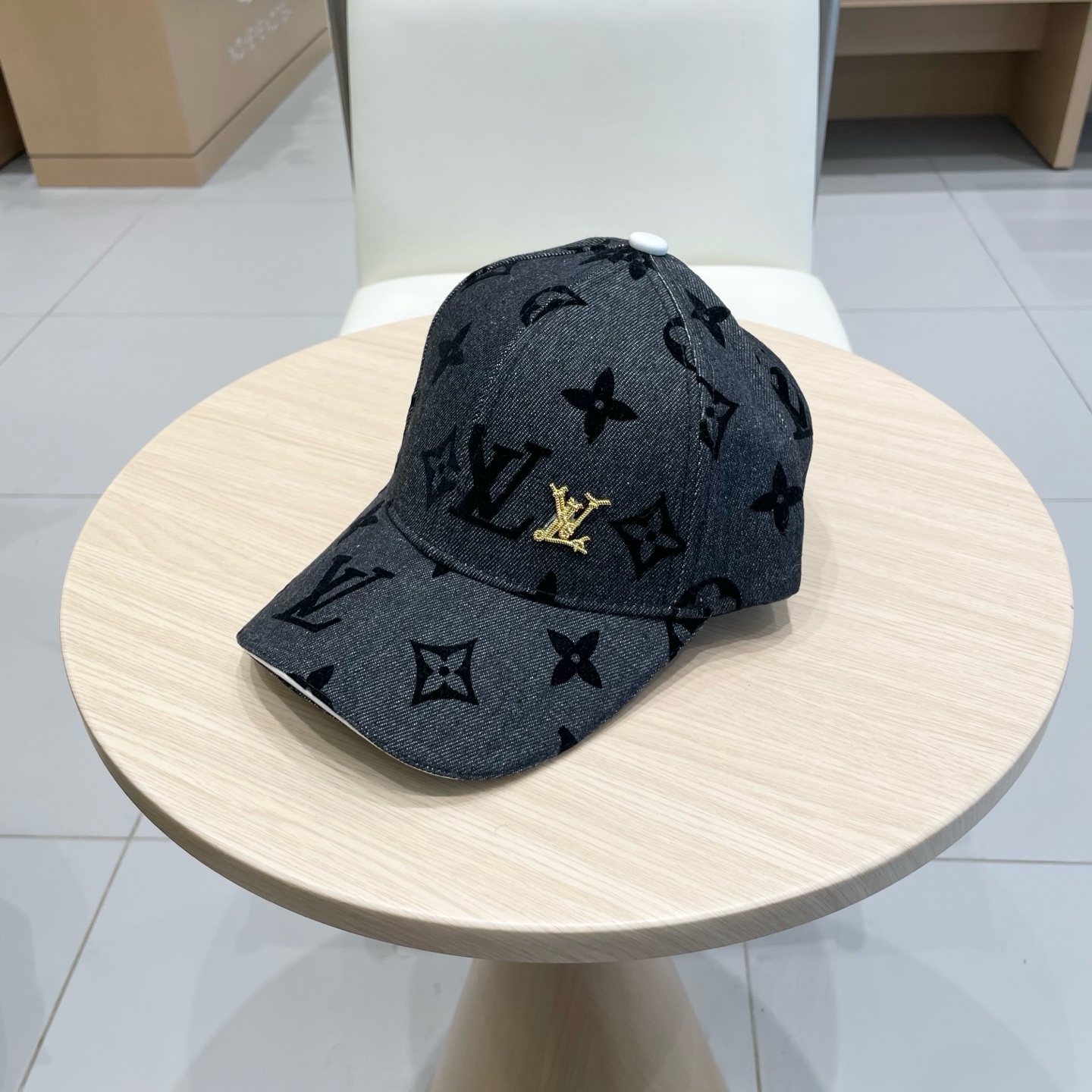  LouisVuitton2025新款棒球帽🧢  
LV棒球帽，简约大气，男女通用