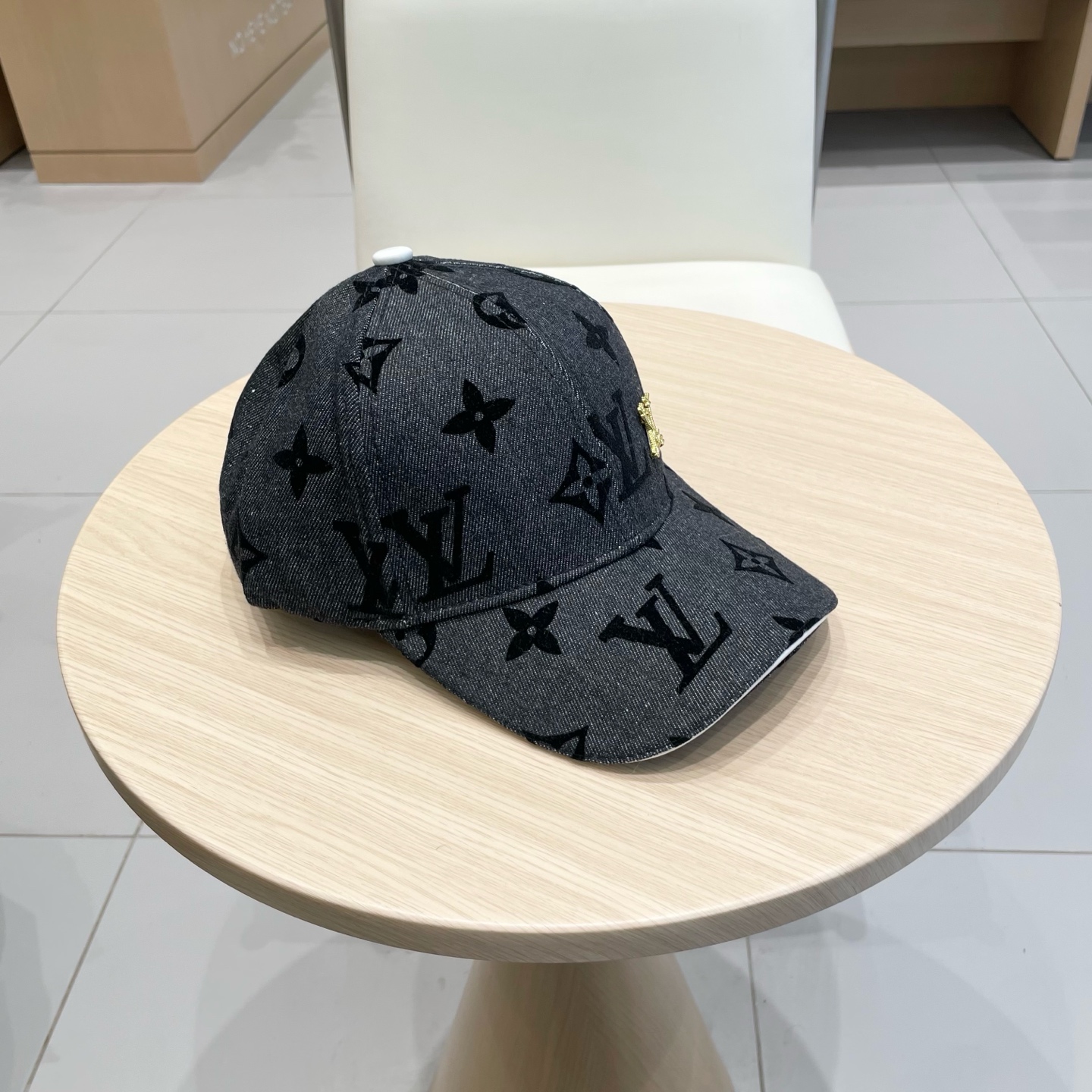  LouisVuitton2025新款棒球帽🧢  
LV棒球帽，简约大气，男女通用