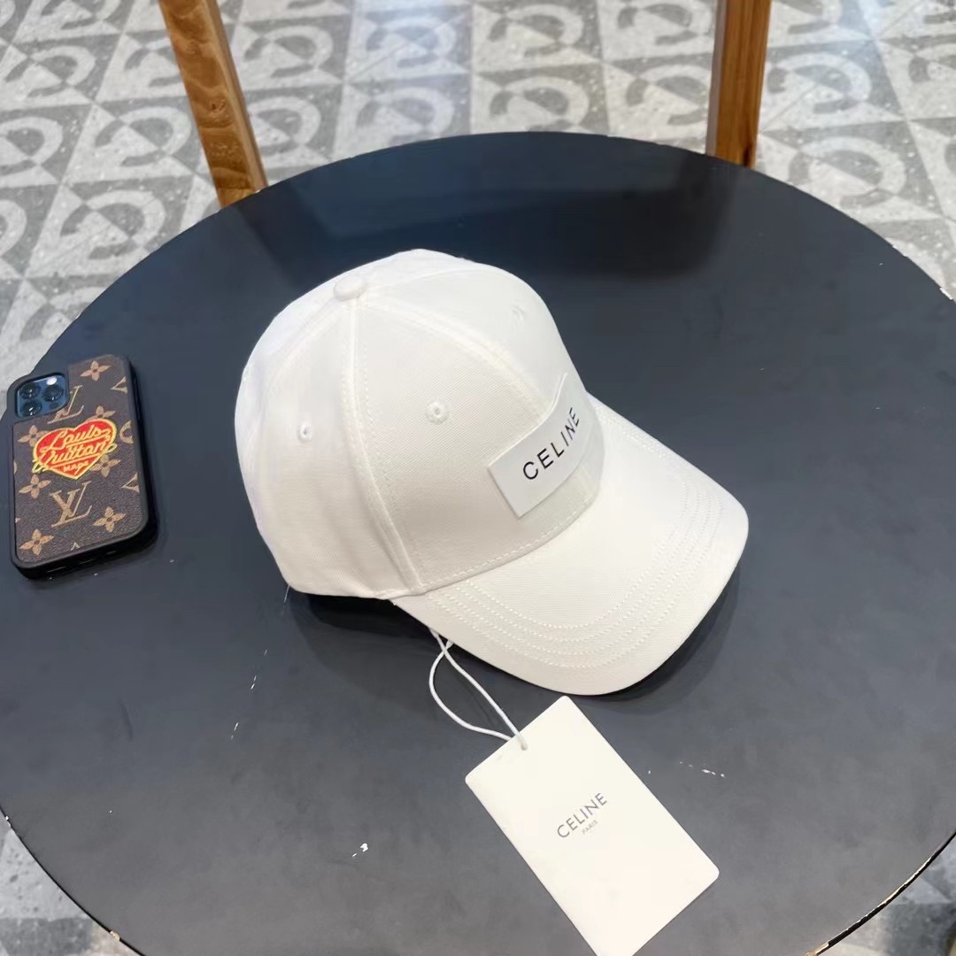 Ceiling 🧢高品质赛琳 字母棒球帽 刺绣款鸭舌帽 一顶时尚的帽子可为整体的造型增添几分色彩！ 情侣