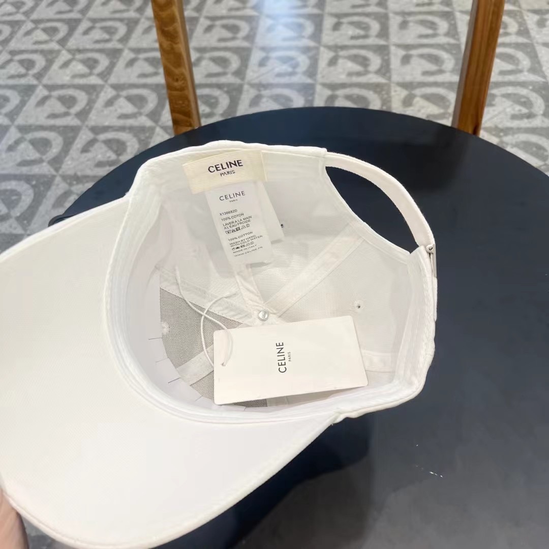 Ceiling 🧢高品质赛琳 字母棒球帽 刺绣款鸭舌帽 一顶时尚的帽子可为整体的造型增添几分色彩！ 情侣