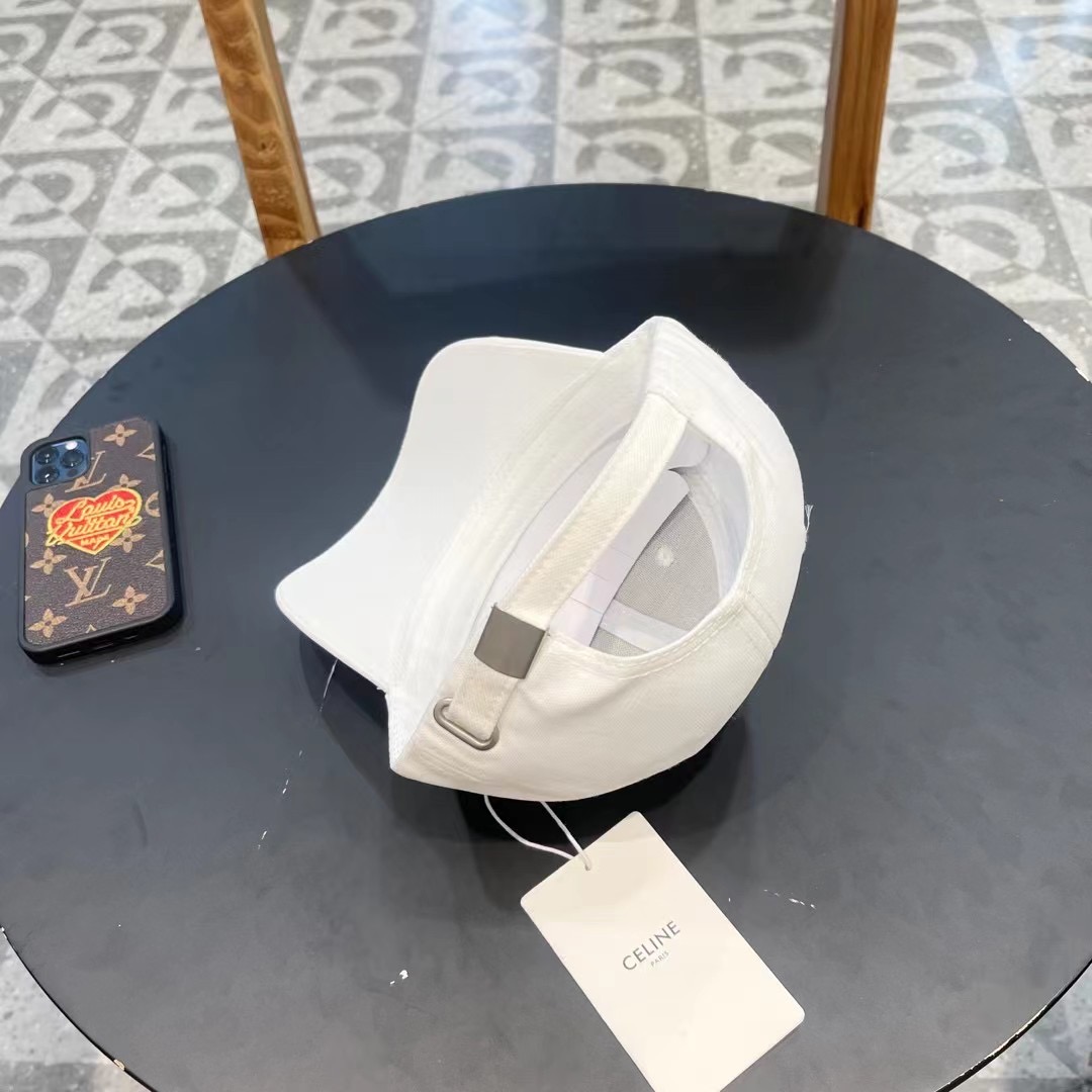 Ceiling 🧢高品质赛琳 字母棒球帽 刺绣款鸭舌帽 一顶时尚的帽子可为整体的造型增添几分色彩！ 情侣