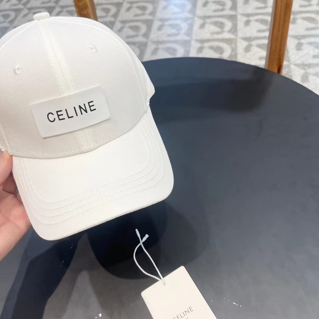 Ceiling 🧢高品质赛琳 字母棒球帽 刺绣款鸭舌帽 一顶时尚的帽子可为整体的造型增添几分色彩！ 情侣