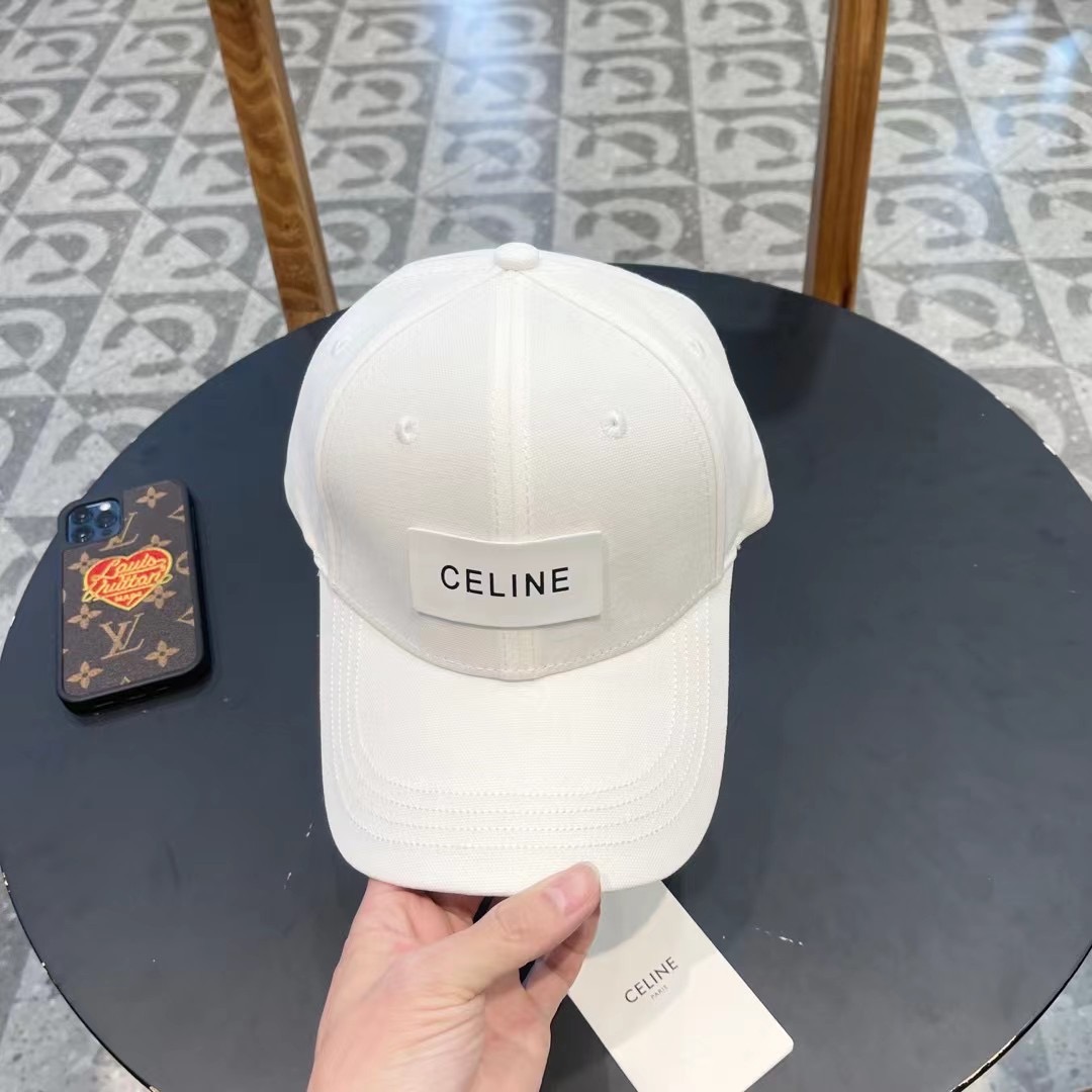 Ceiling 🧢高品质赛琳 字母棒球帽 刺绣款鸭舌帽 一顶时尚的帽子可为整体的造型增添几分色彩！ 情侣