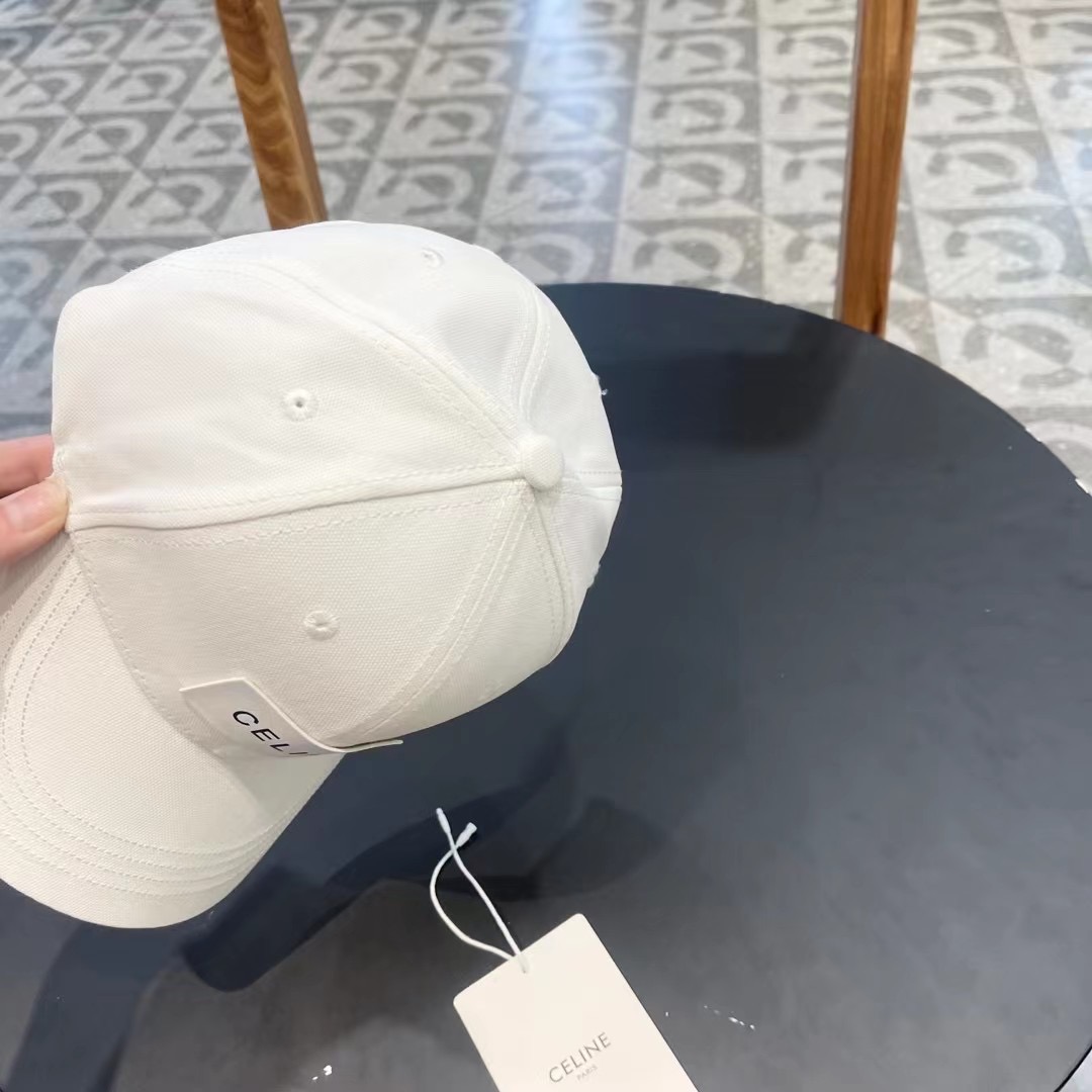 Ceiling 🧢高品质赛琳 字母棒球帽 刺绣款鸭舌帽 一顶时尚的帽子可为整体的造型增添几分色彩！ 情侣