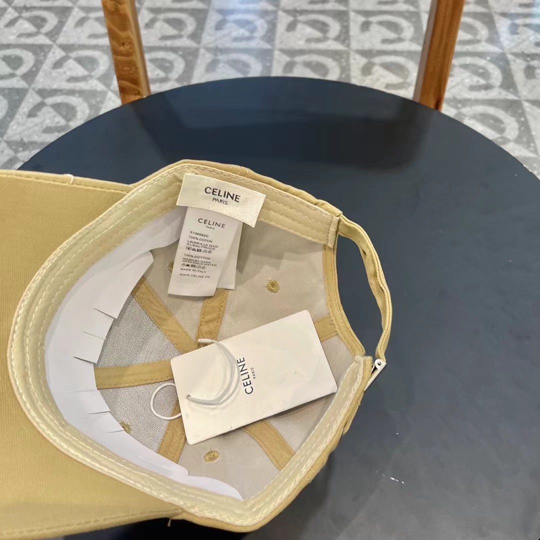 Ceiling 🧢高品质赛琳 字母棒球帽 刺绣款鸭舌帽 一顶时尚的帽子可为整体的造型增添几分色彩！ 情侣