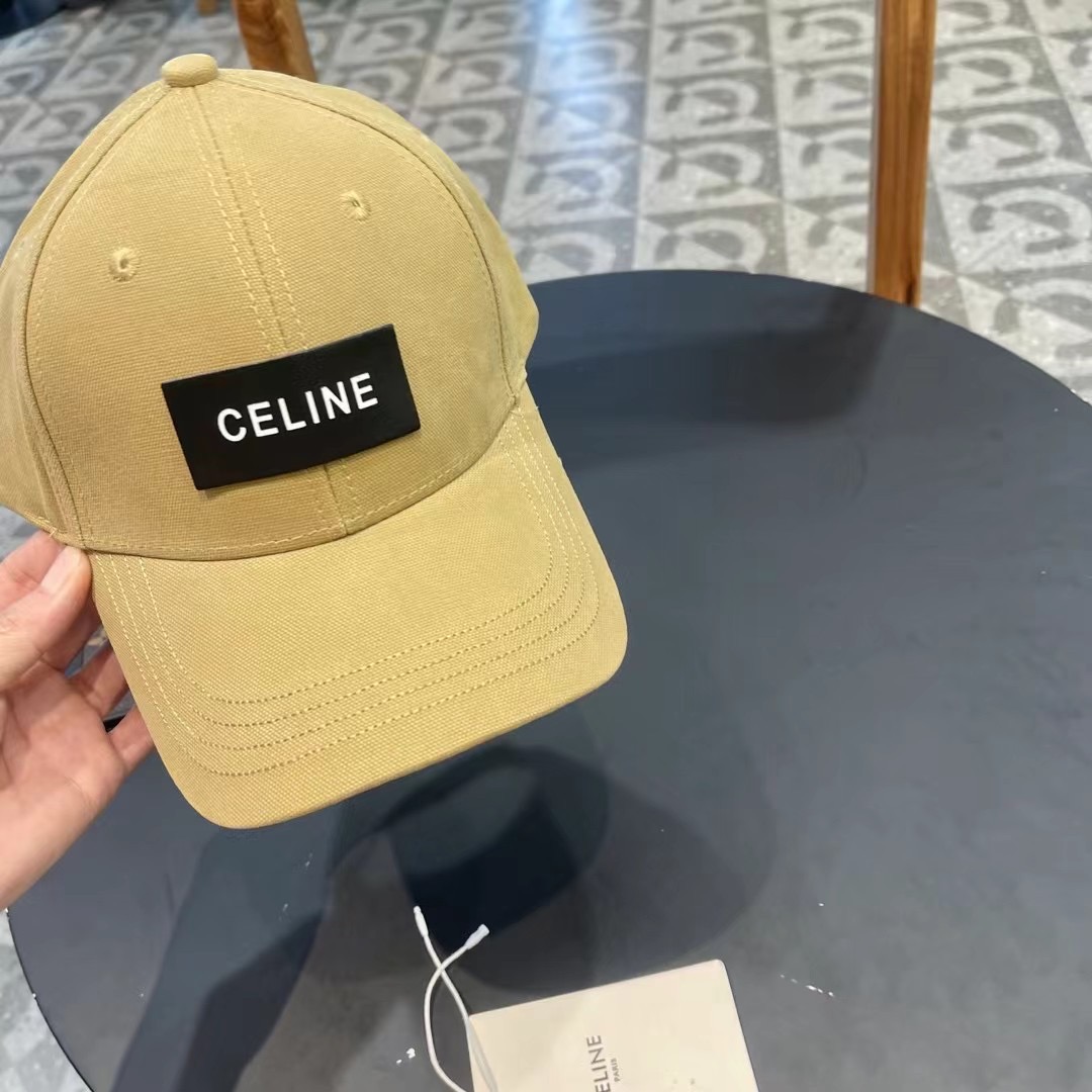 Ceiling 🧢高品质赛琳 字母棒球帽 刺绣款鸭舌帽 一顶时尚的帽子可为整体的造型增添几分色彩！ 情侣