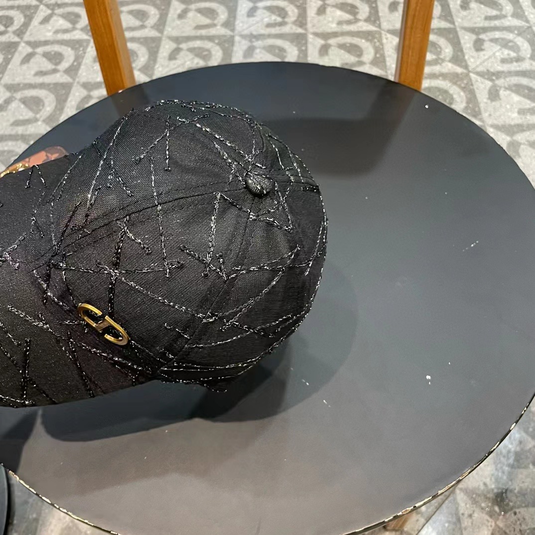   Dior迪奥新款老花字母棒球帽
超名媛 本季爆款！
材质100%棉
头围57cm