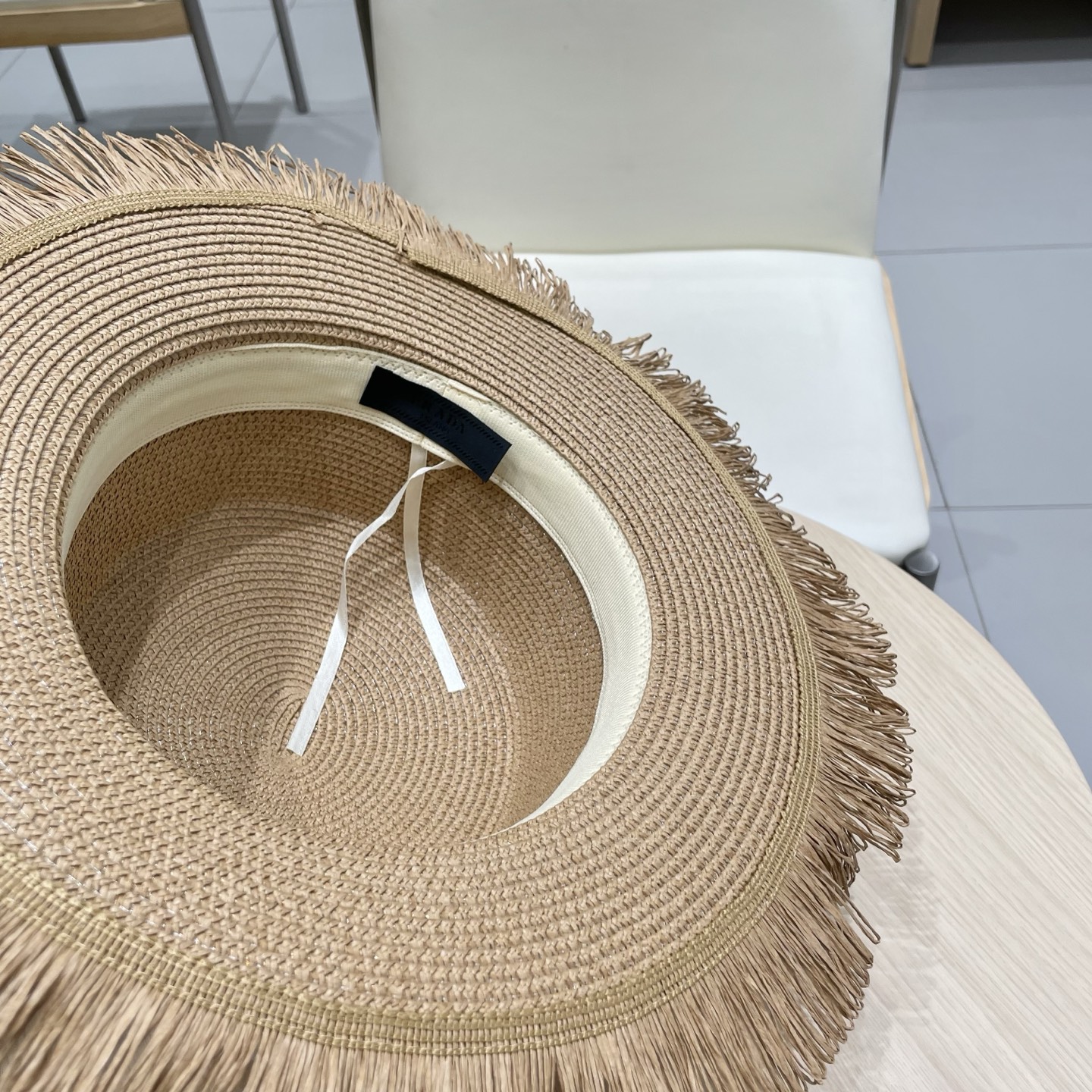  普拉达PRADA 2025新款平顶流苏草帽、，高级定制，库存多，头围57cm