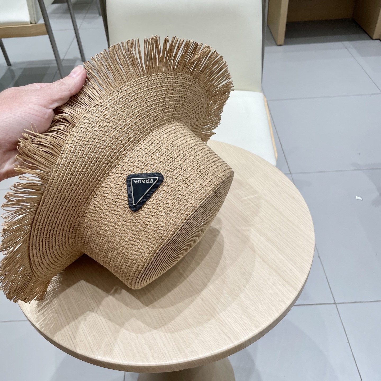  普拉达PRADA 2025新款平顶流苏草帽、，高级定制，库存多，头围57cm