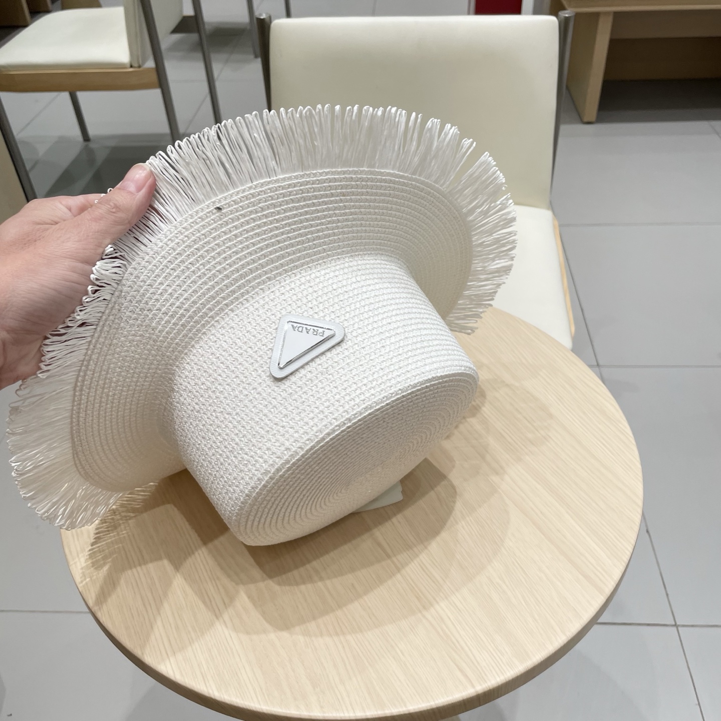  普拉达PRADA 2025新款平顶流苏草帽、，高级定制，库存多，头围57cm