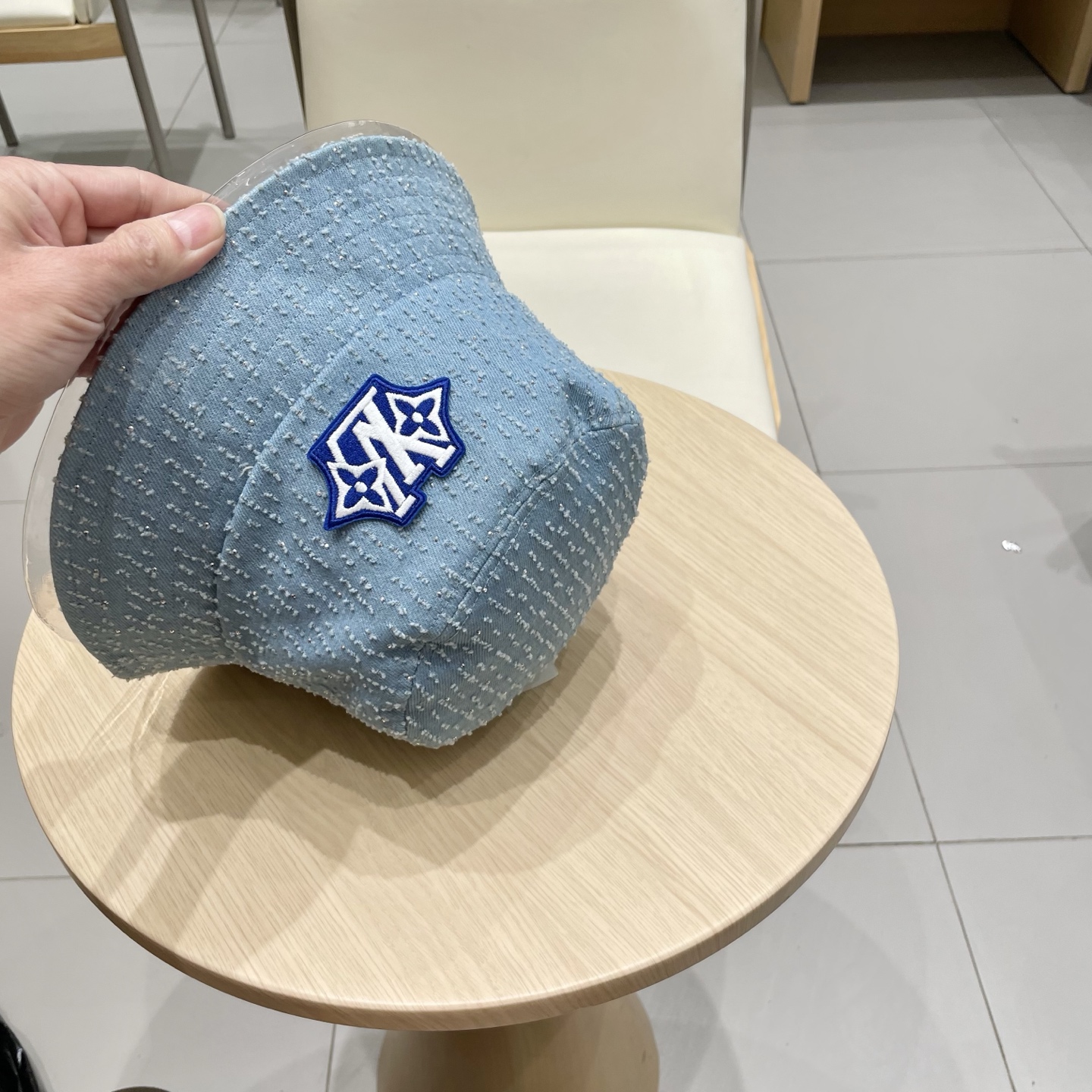  上新！路易威登 LouisVuitton春季韩系时尚小钻贝雷帽子女洋气百搭潮流休闲逛街八角帽显脸小