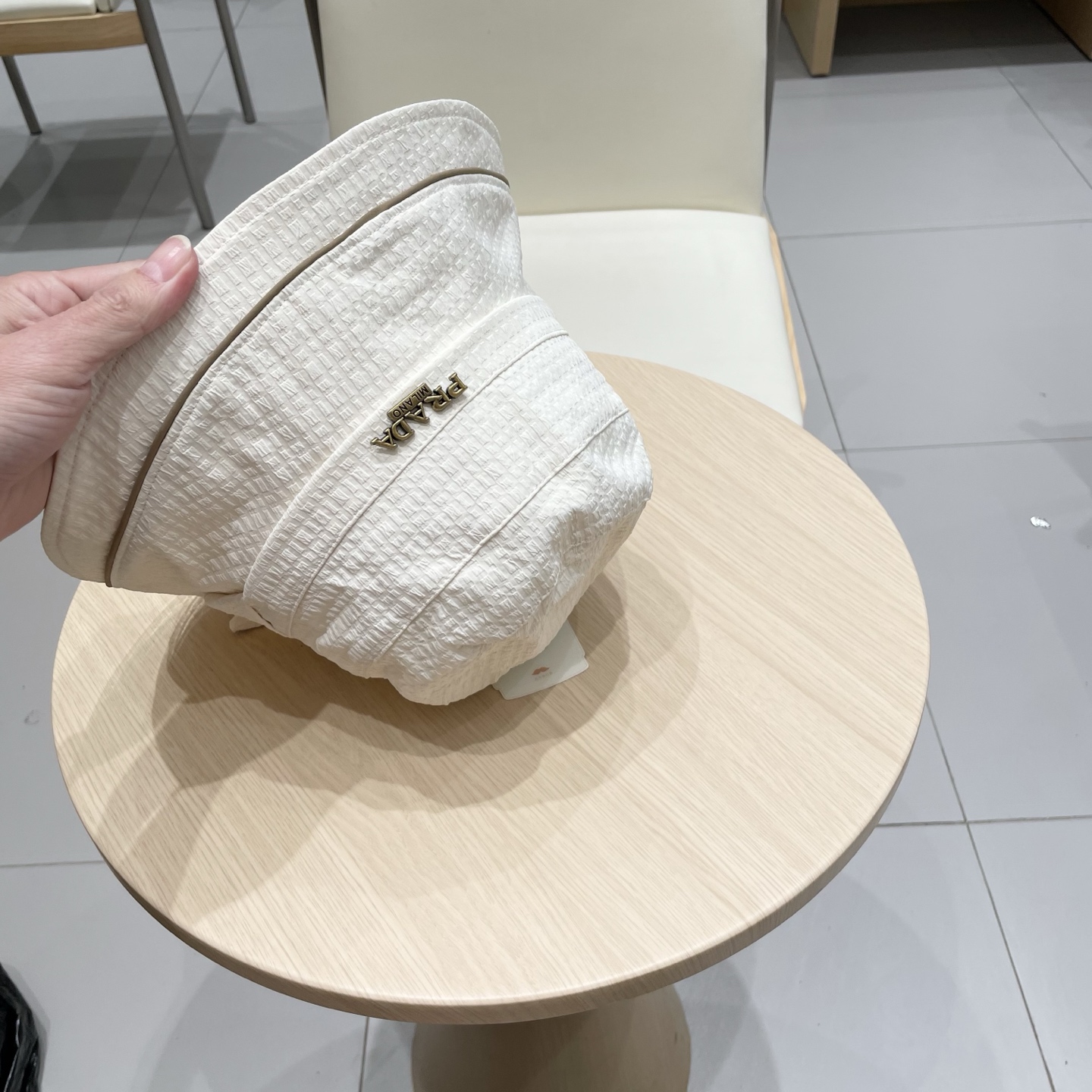  普拉达PRADA 2025新款女士简约有型盆帽撞色边系带蝴蝶结水桶帽春夏薄款百搭