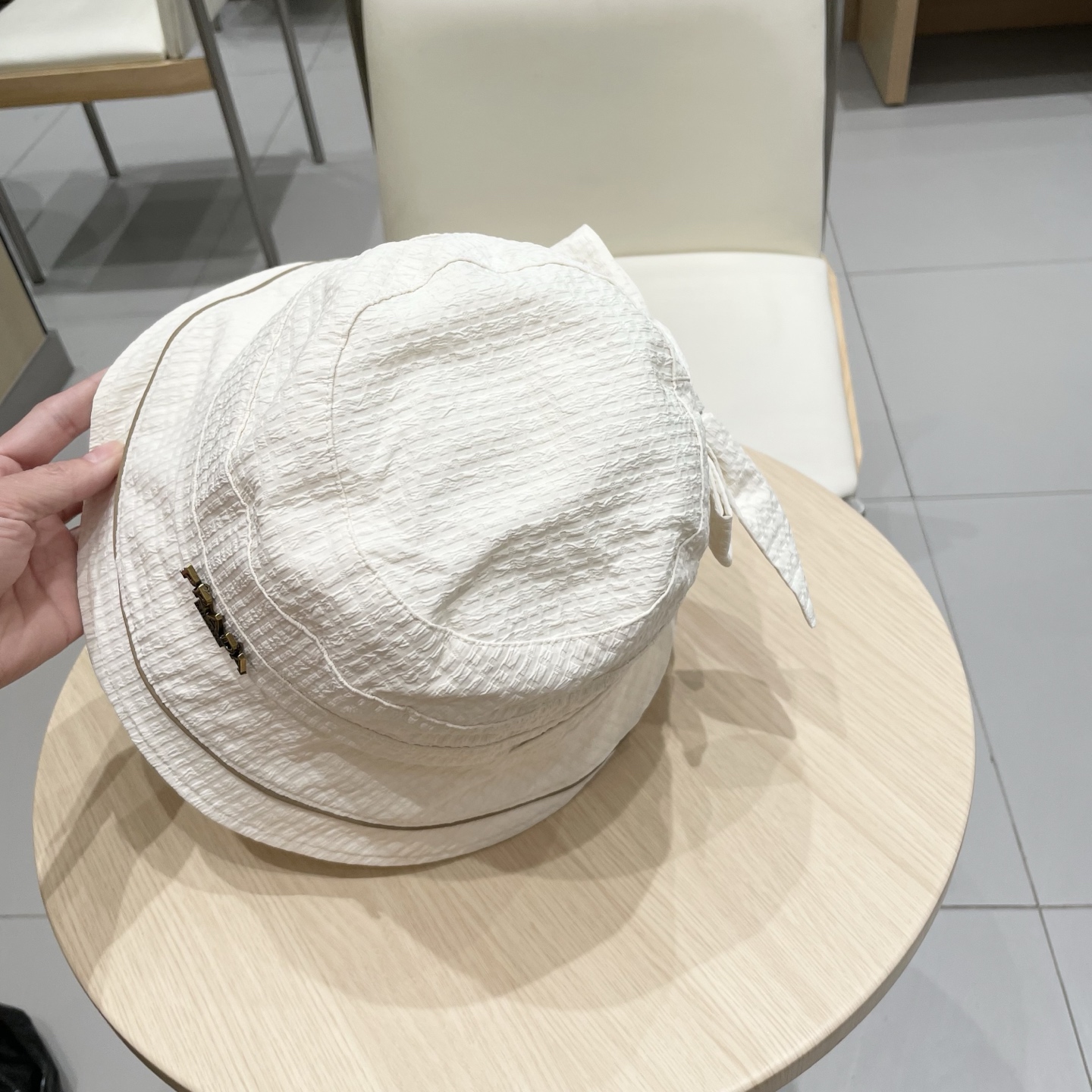  普拉达PRADA 2025新款女士简约有型盆帽撞色边系带蝴蝶结水桶帽春夏薄款百搭