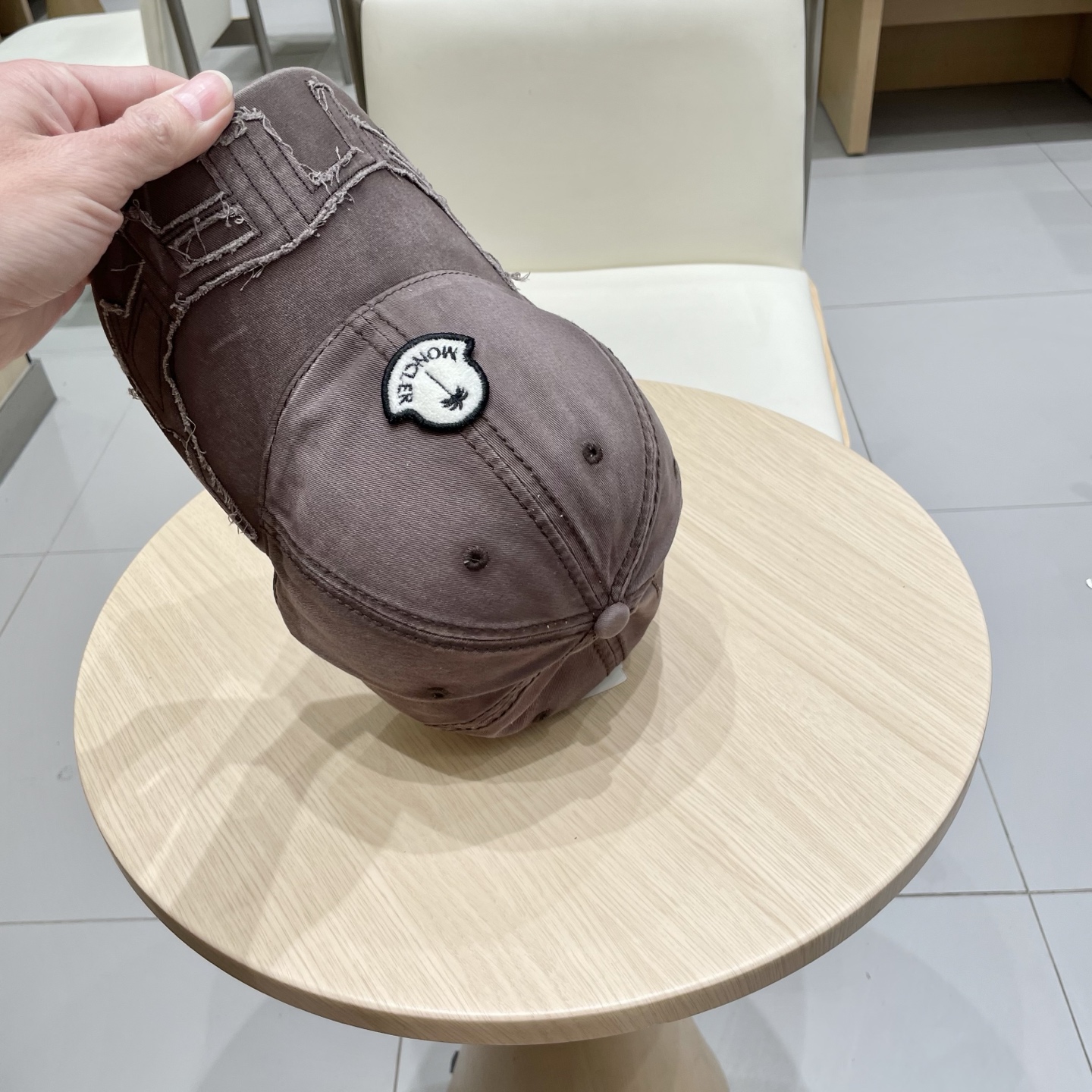   蒙口Moncler🆕春款新款个性棒球帽，透气性巨佳，四季佩戴款高颜值时尚单品！
男女同款