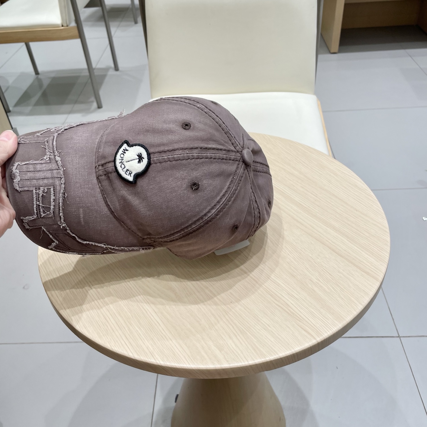   蒙口Moncler🆕春款新款个性棒球帽，透气性巨佳，四季佩戴款高颜值时尚单品！
男女同款