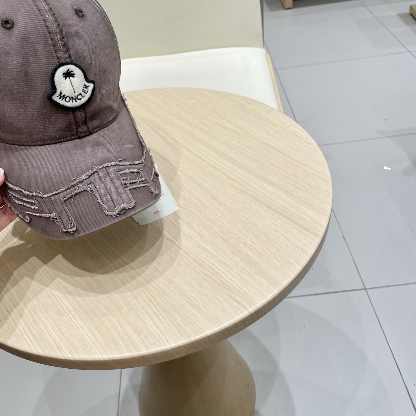   蒙口Moncler🆕春款新款个性棒球帽，透气性巨佳，四季佩戴款高颜值时尚单品！
男女同款