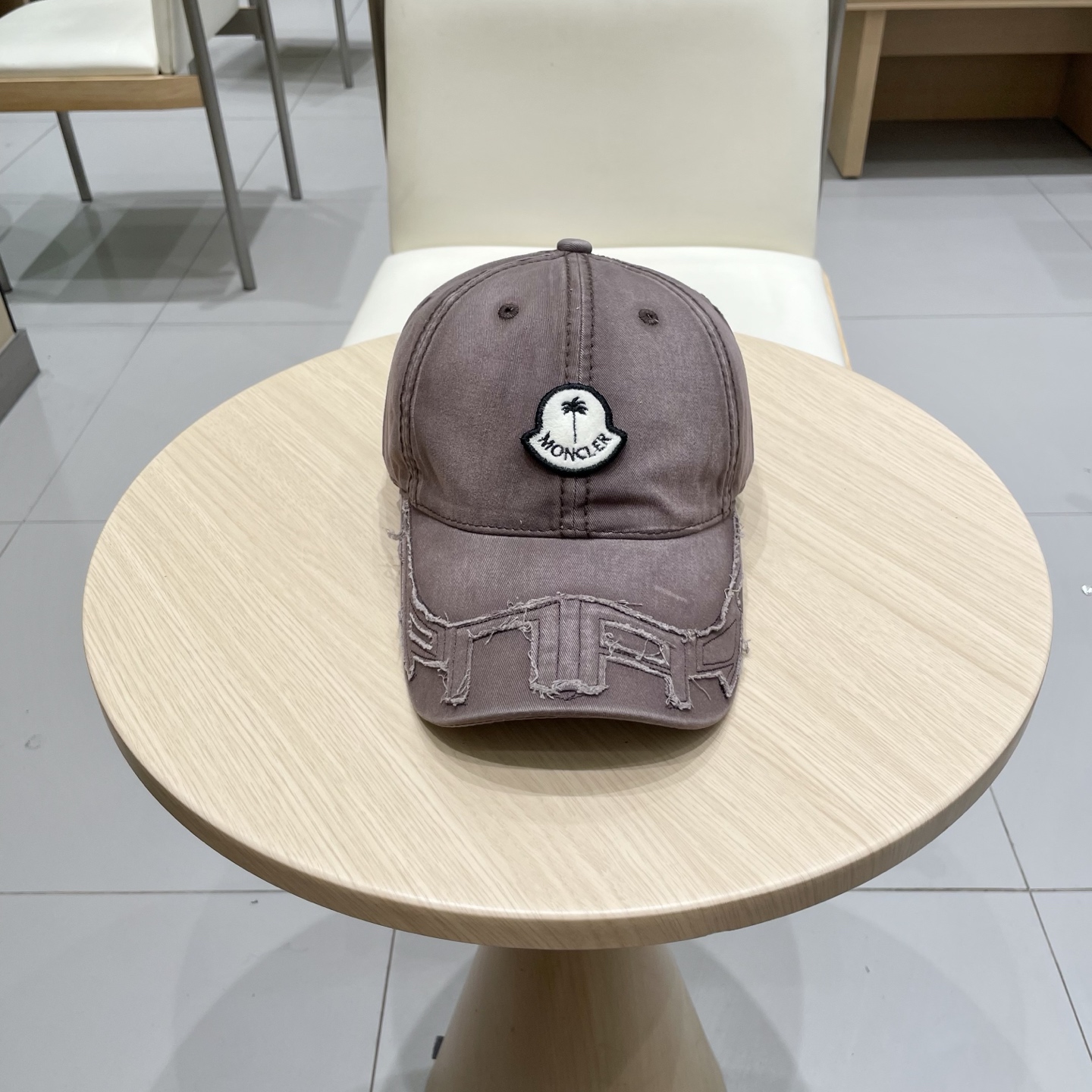   蒙口Moncler🆕春款新款个性棒球帽，透气性巨佳，四季佩戴款高颜值时尚单品！
男女同款