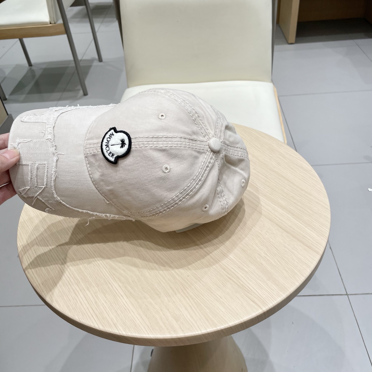   蒙口Moncler🆕春款新款个性棒球帽，透气性巨佳，四季佩戴款高颜值时尚单品！
男女同款