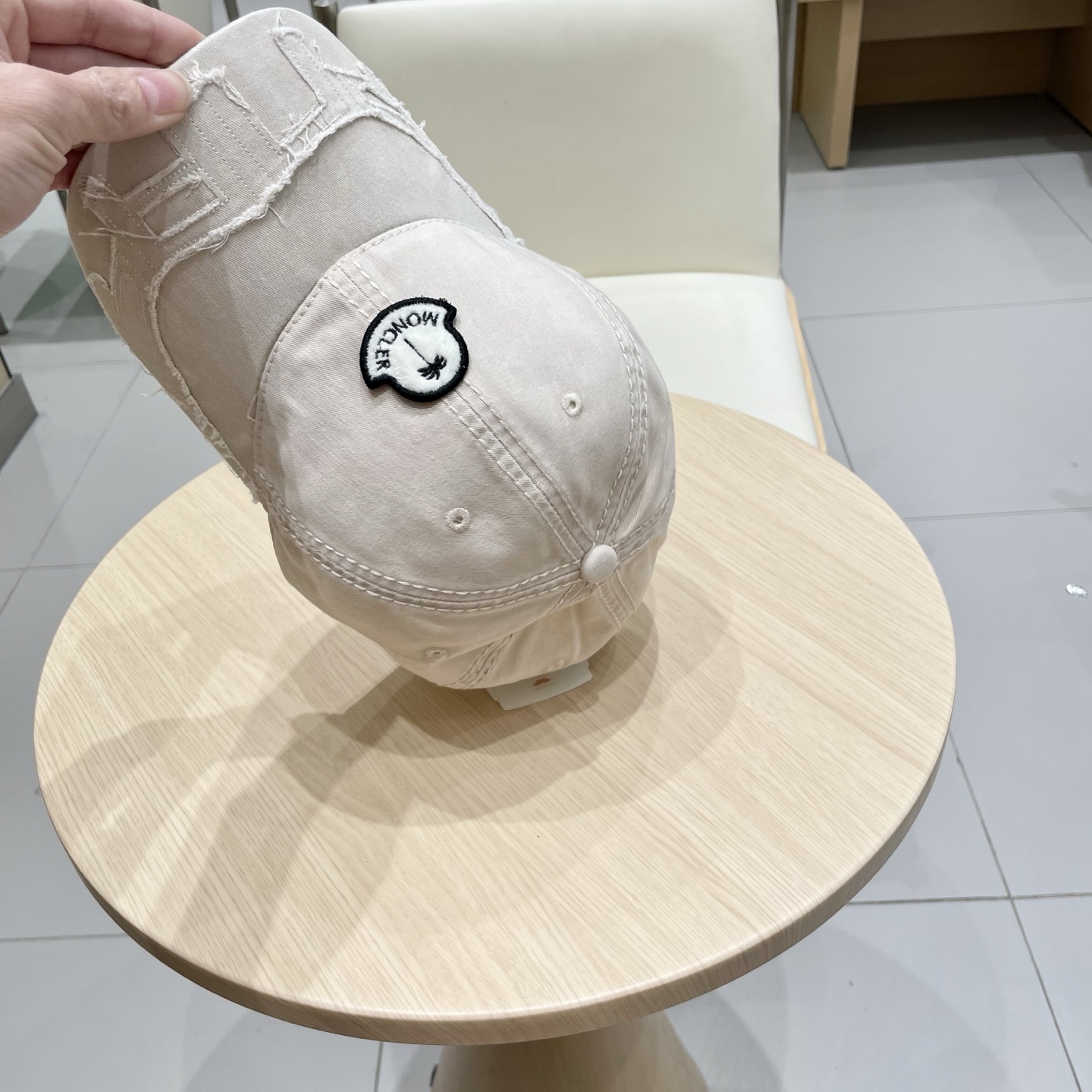   蒙口Moncler🆕春款新款个性棒球帽，透气性巨佳，四季佩戴款高颜值时尚单品！
男女同款
