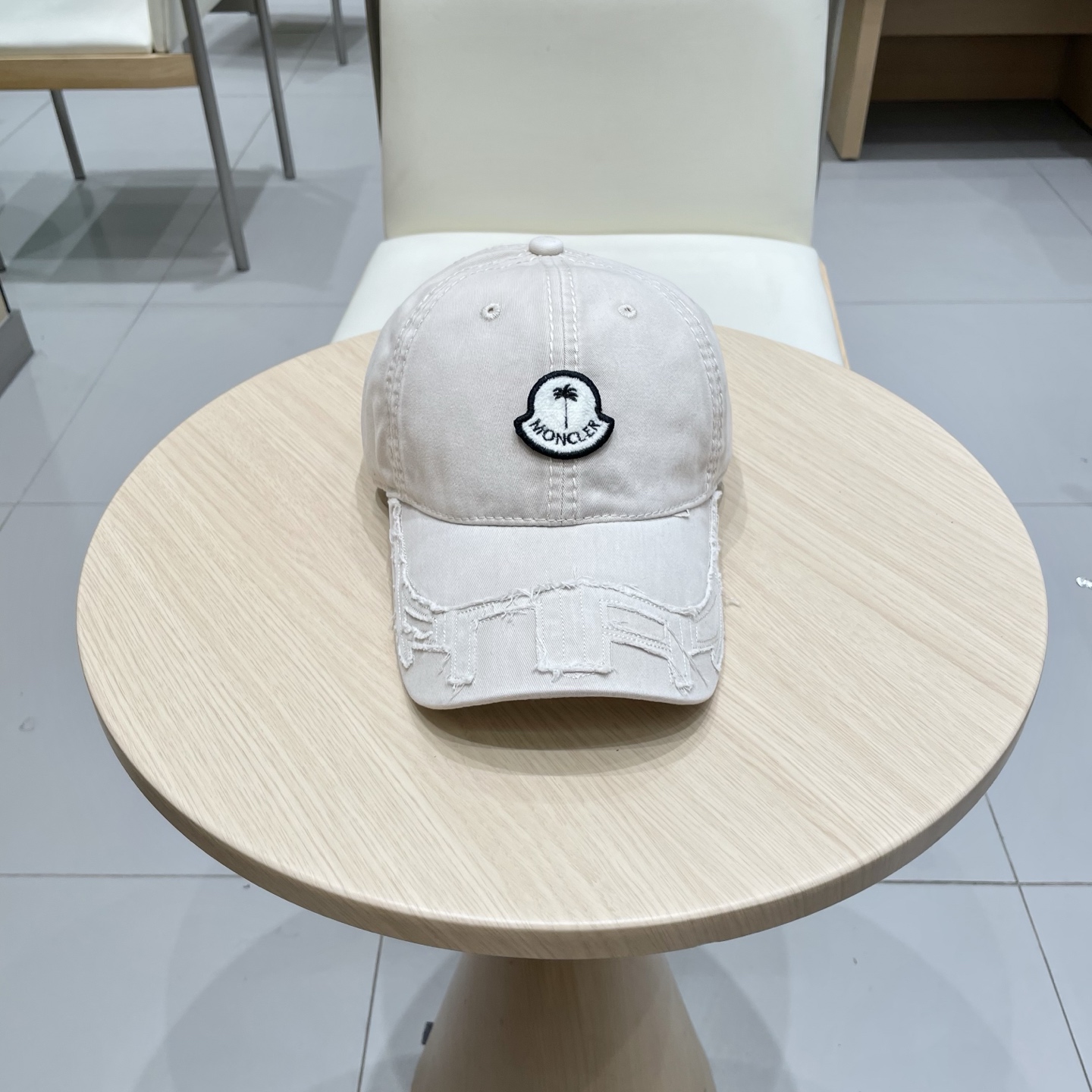   蒙口Moncler🆕春款新款个性棒球帽，透气性巨佳，四季佩戴款高颜值时尚单品！
男女同款