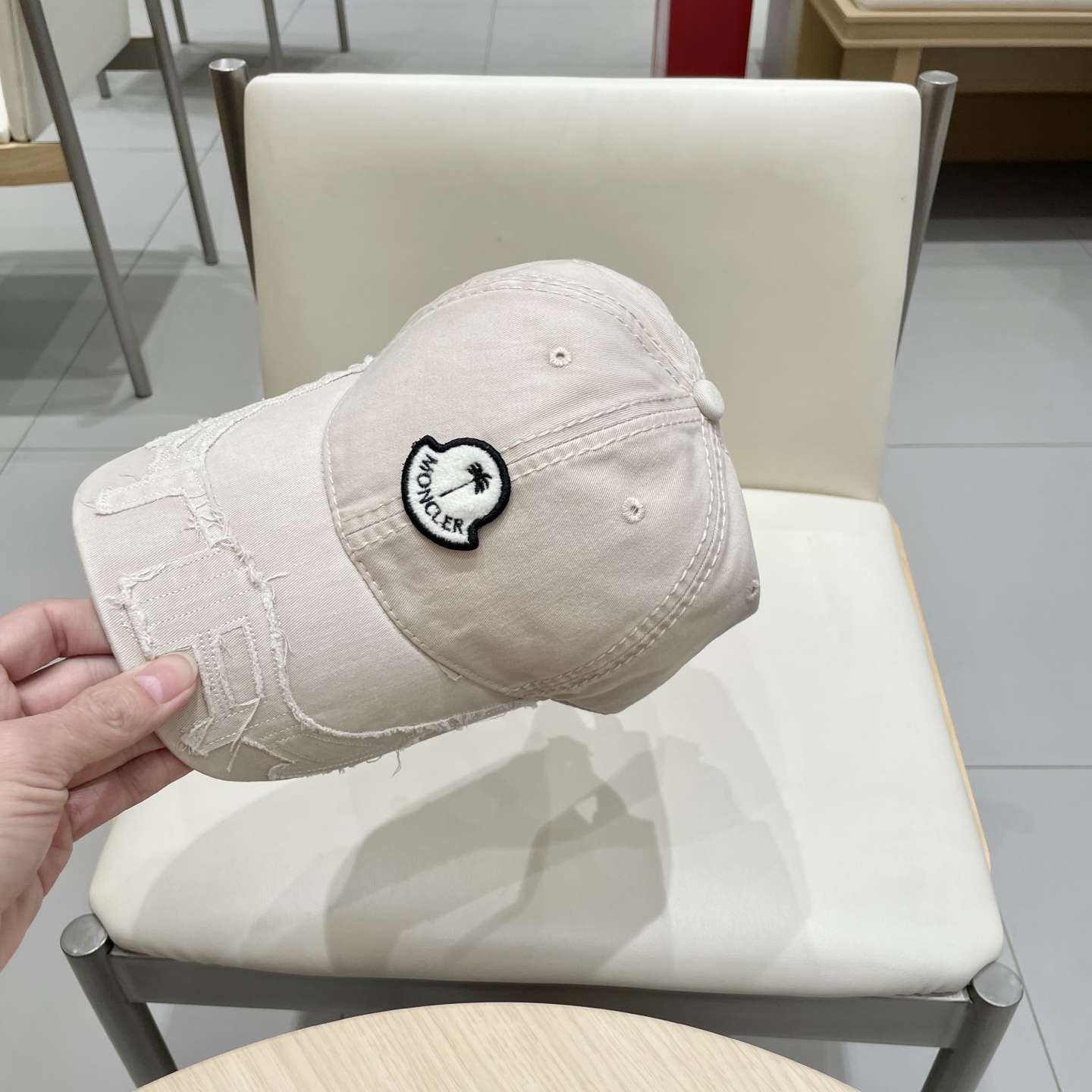   蒙口Moncler🆕春款新款个性棒球帽，透气性巨佳，四季佩戴款高颜值时尚单品！
男女同款