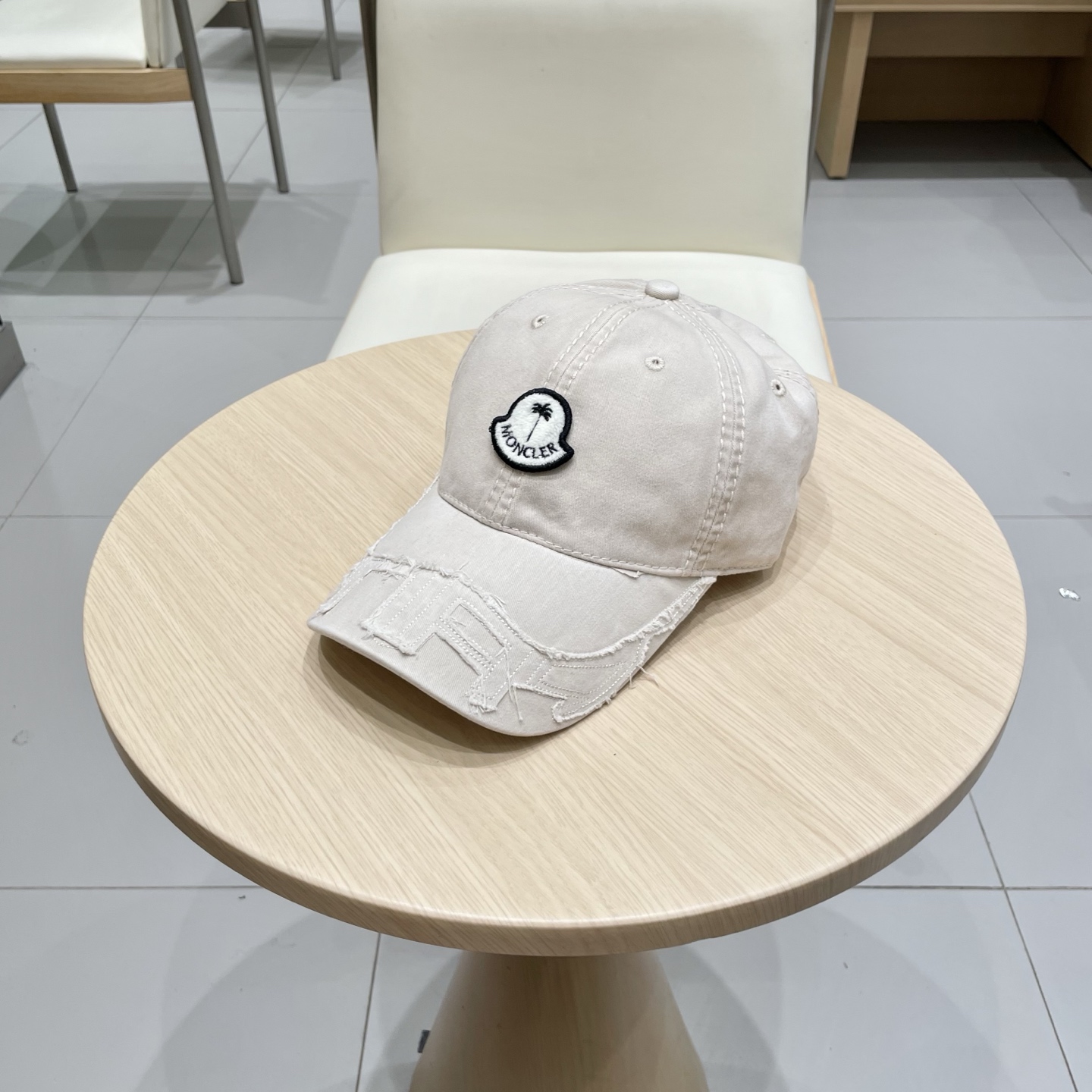   蒙口Moncler🆕春款新款个性棒球帽，透气性巨佳，四季佩戴款高颜值时尚单品！
男女同款