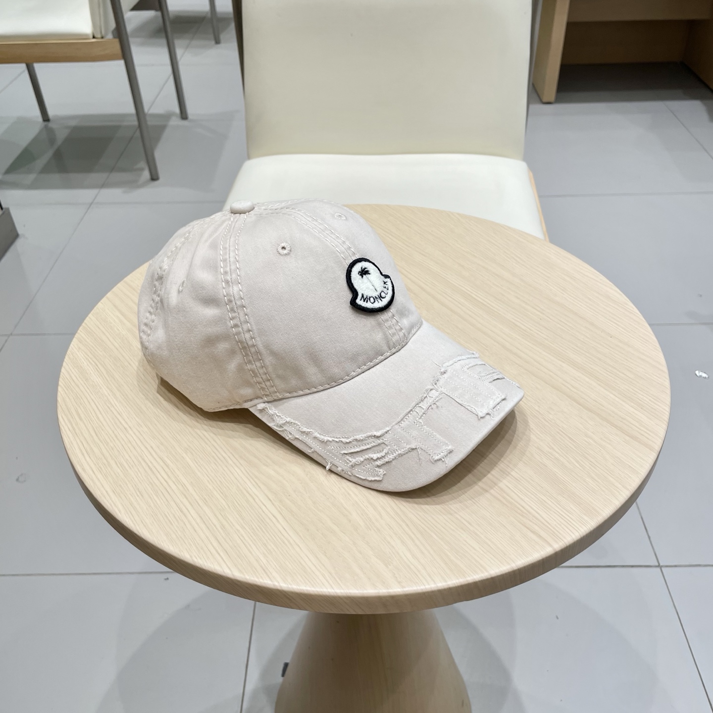   蒙口Moncler🆕春款新款个性棒球帽，透气性巨佳，四季佩戴款高颜值时尚单品！
男女同款