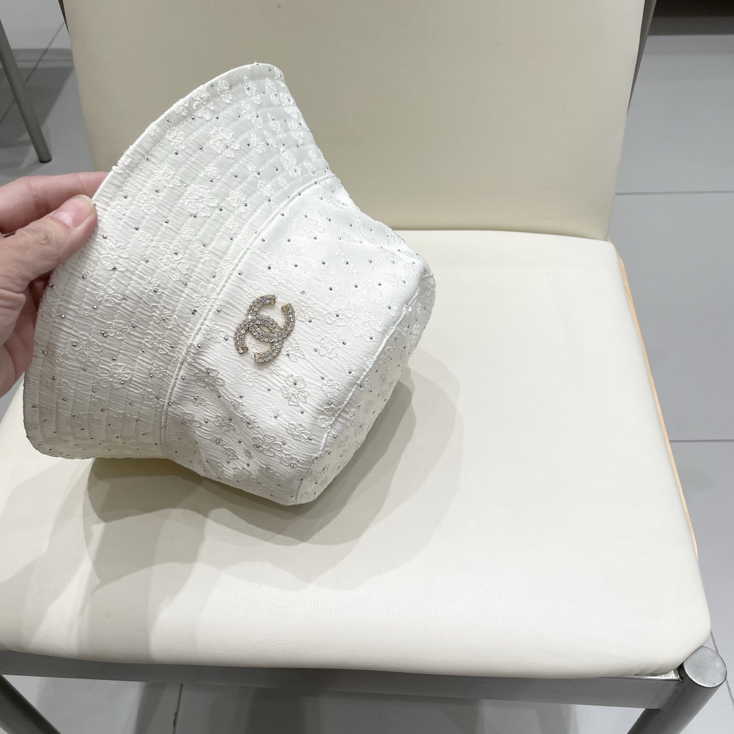 Chanel香奈儿2025春季新款日系烫钻梅花刺绣正反可戴渔夫帽女时尚遮阳帽防晒小盆帽