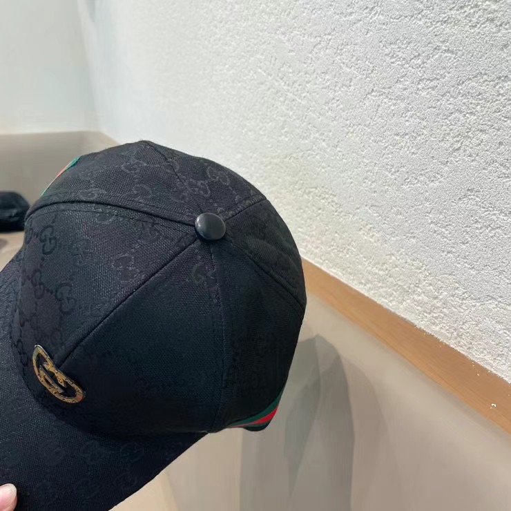  Gucci(古奇)经典原单棒球帽，小双G牛皮拼接，11开模订制，质量超赞！帽檐头层牛皮压花，质量极好！