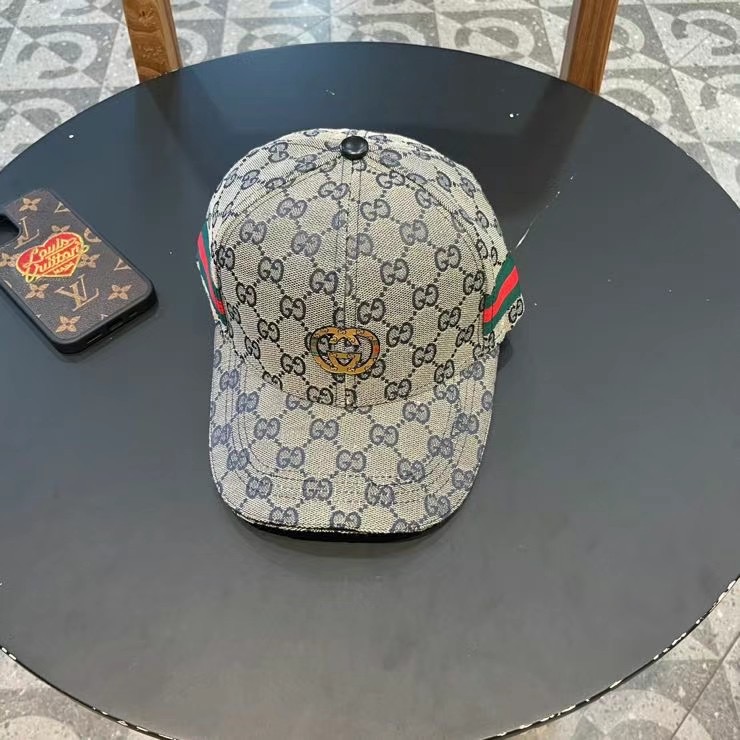  Gucci(古奇)经典原单棒球帽，小双G牛皮拼接，11开模订制，质量超赞！帽檐头层牛皮压花，质量极好！