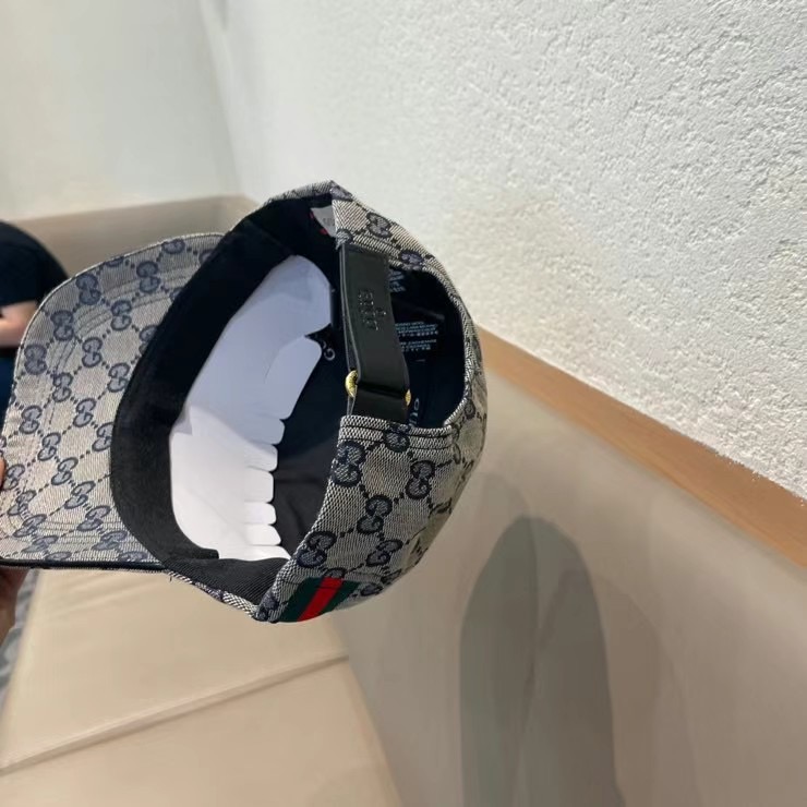 Gucci(古奇)经典原单棒球帽，小双G牛皮拼接，11开模订制，质量超赞！帽檐头层牛皮压花，质量极好！