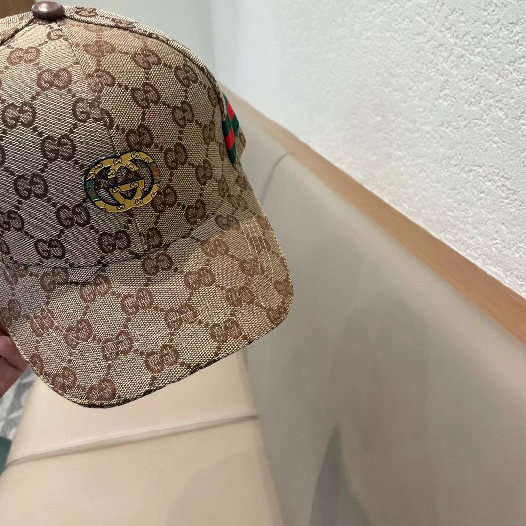  Gucci(古奇)经典原单棒球帽，小双G牛皮拼接，11开模订制，质量超赞！帽檐头层牛皮压花，质量极好！