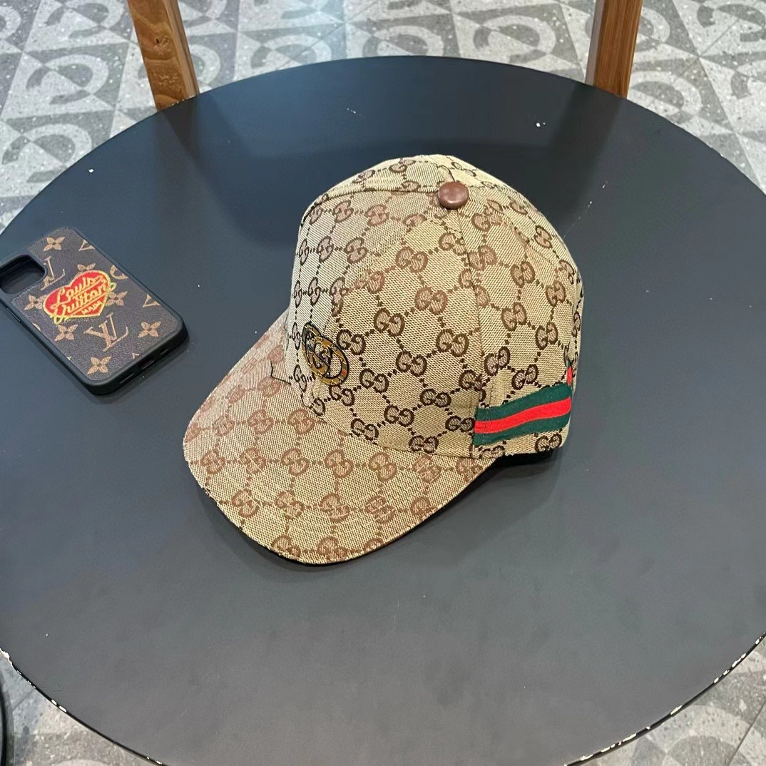  Gucci(古奇)经典原单棒球帽，小双G牛皮拼接，11开模订制，质量超赞！帽檐头层牛皮压花，质量极好！