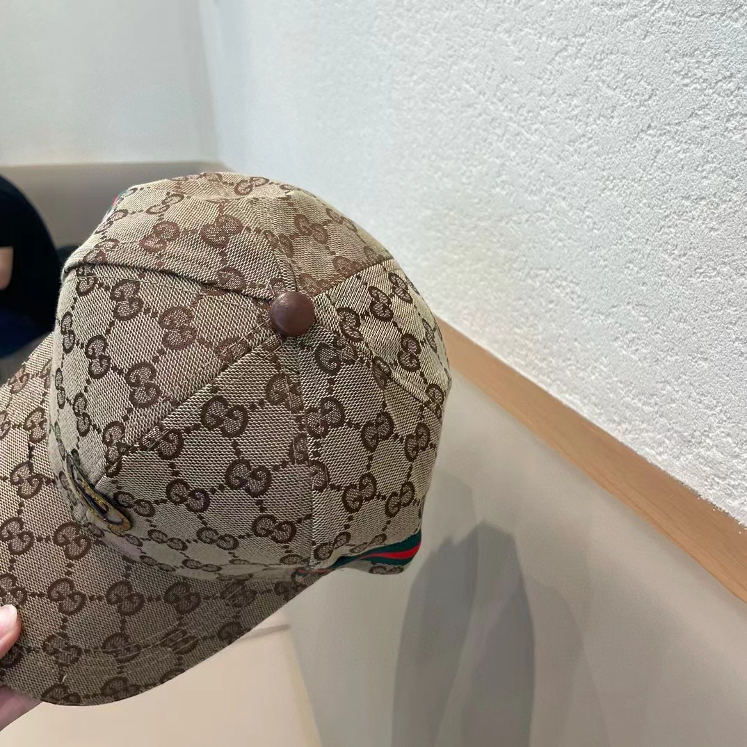  Gucci(古奇)经典原单棒球帽，小双G牛皮拼接，11开模订制，质量超赞！帽檐头层牛皮压花，质量极好！