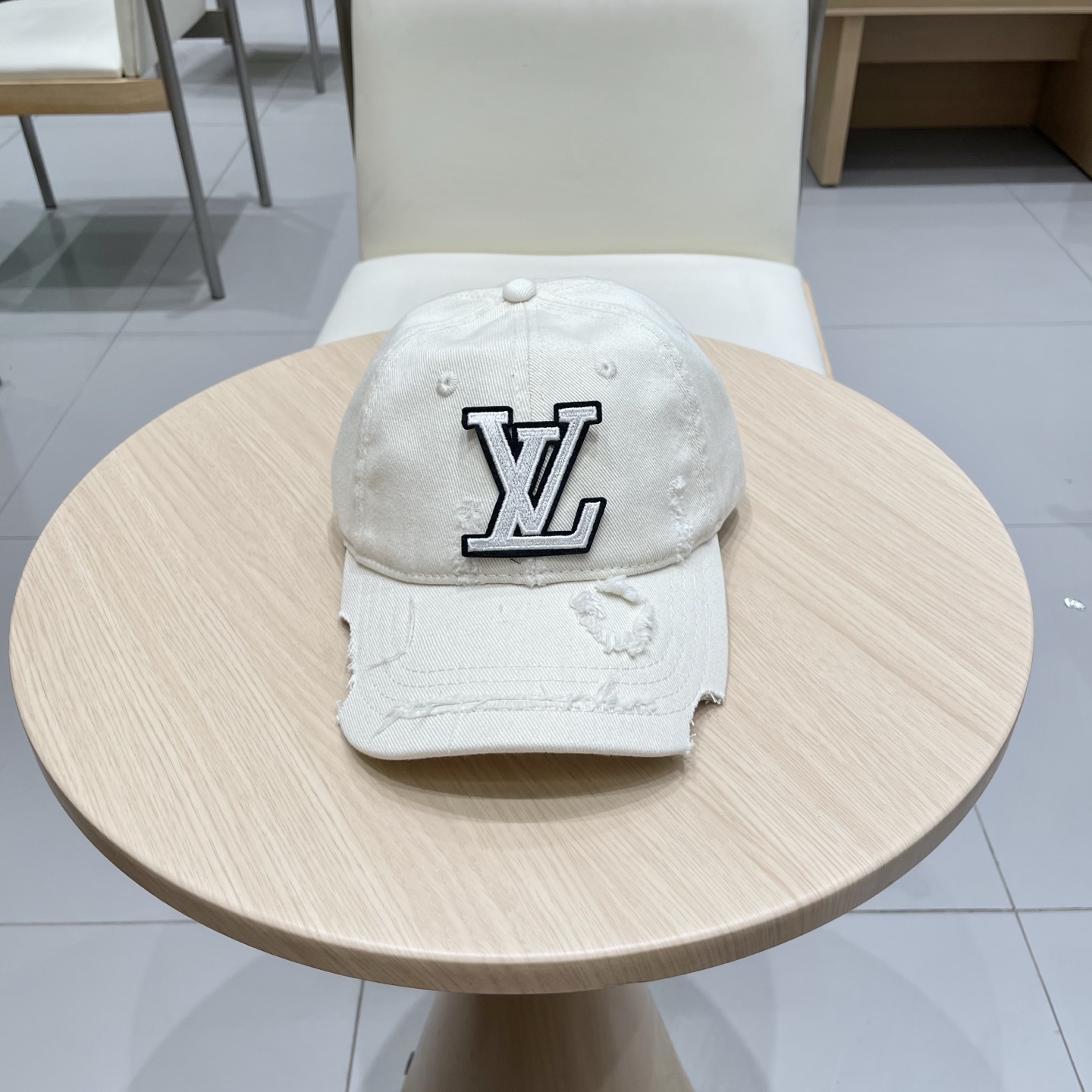LV路易威登破洞棒球帽🧢轻盈透气。完美版型，独家实物拍摄，男女适用