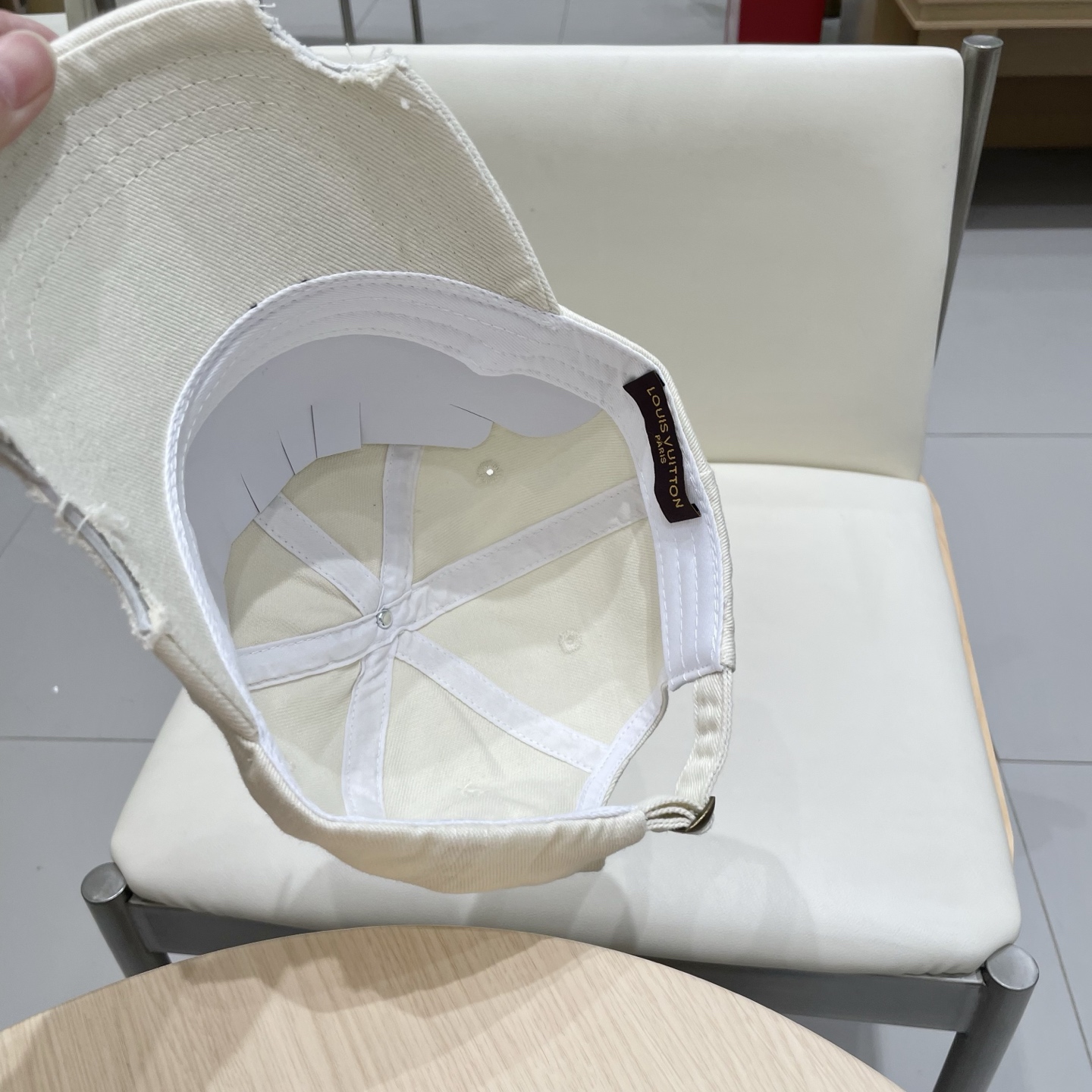 LV路易威登破洞棒球帽🧢轻盈透气。完美版型，独家实物拍摄，男女适用