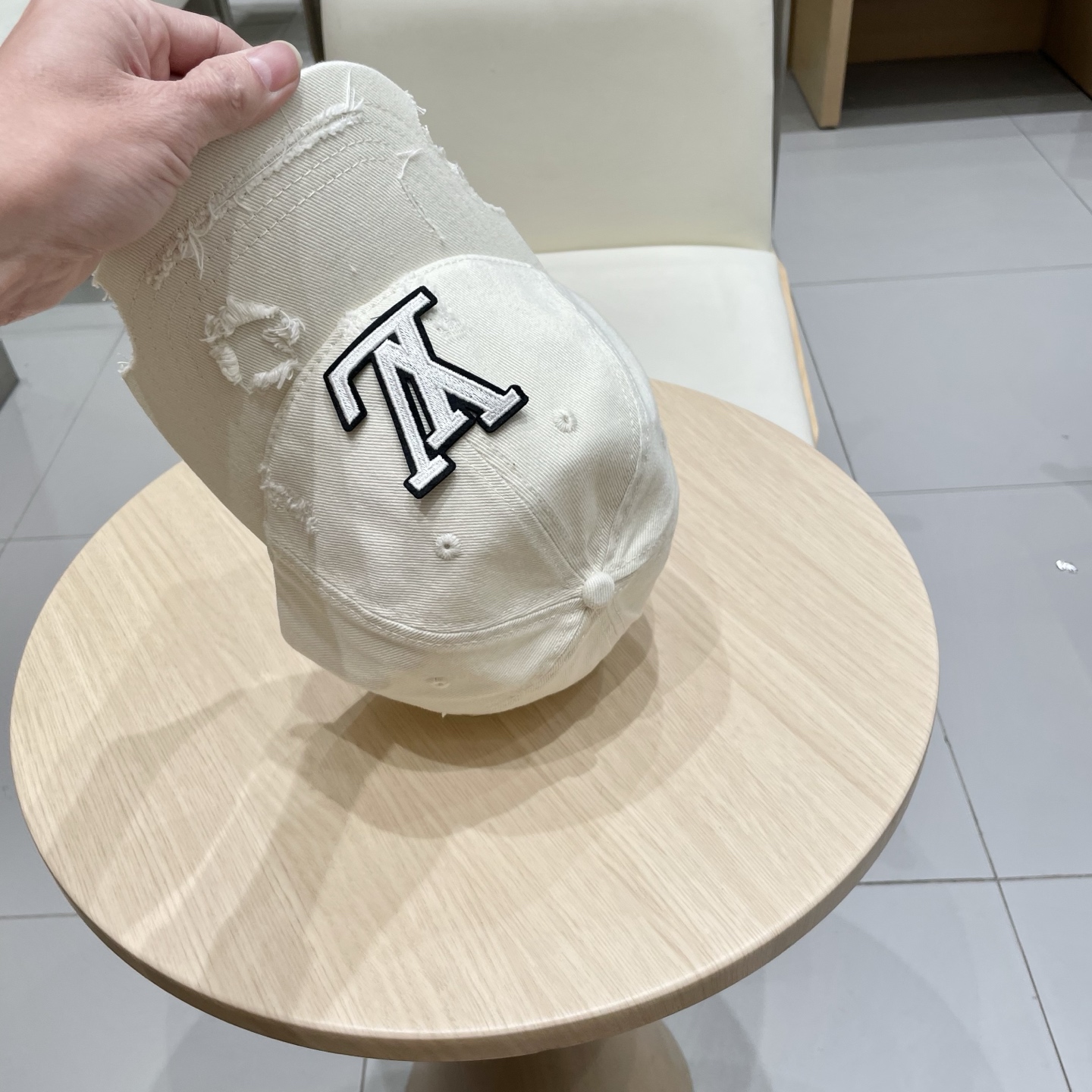 LV路易威登破洞棒球帽🧢轻盈透气。完美版型，独家实物拍摄，男女适用