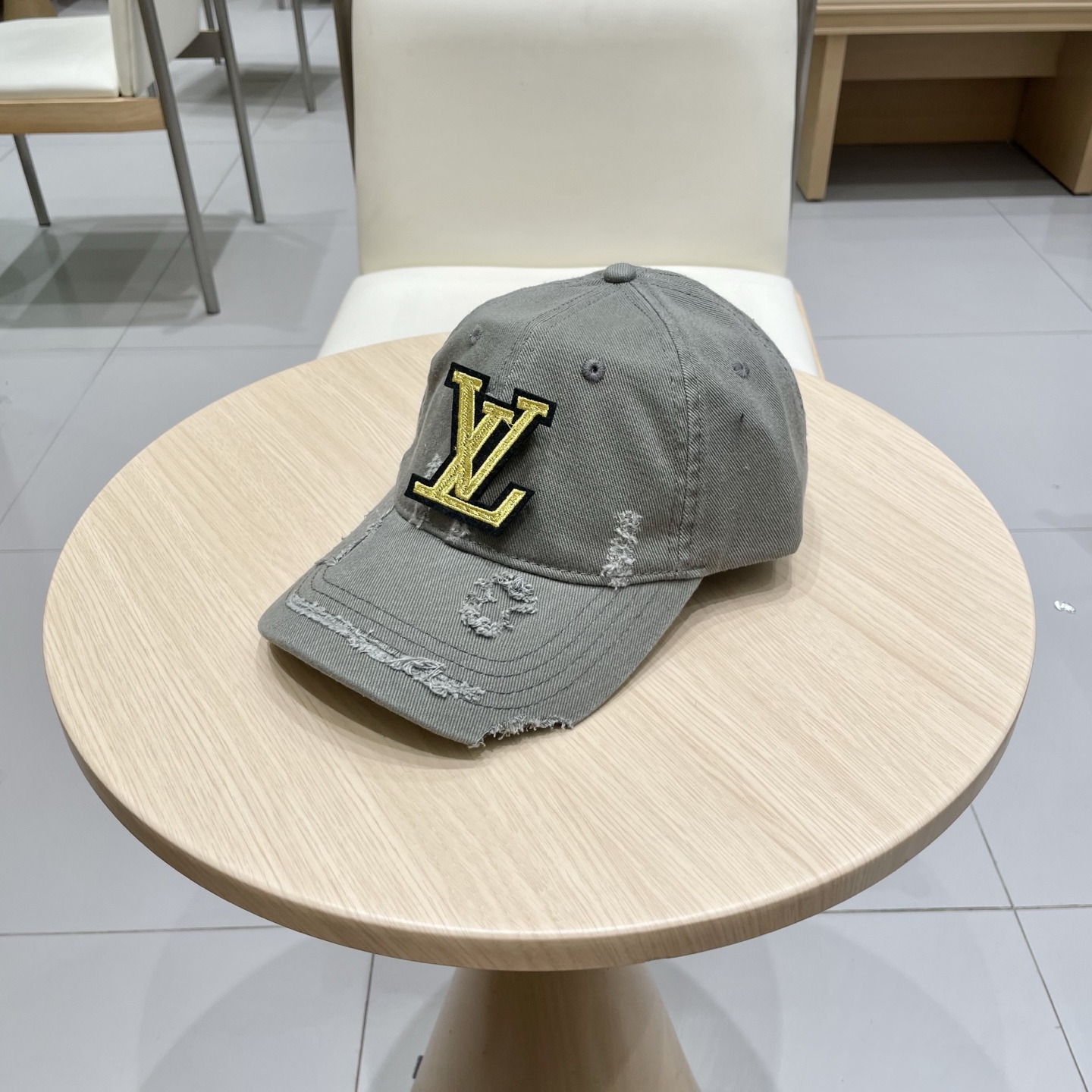 LV路易威登破洞棒球帽🧢轻盈透气。完美版型，独家实物拍摄，男女适用