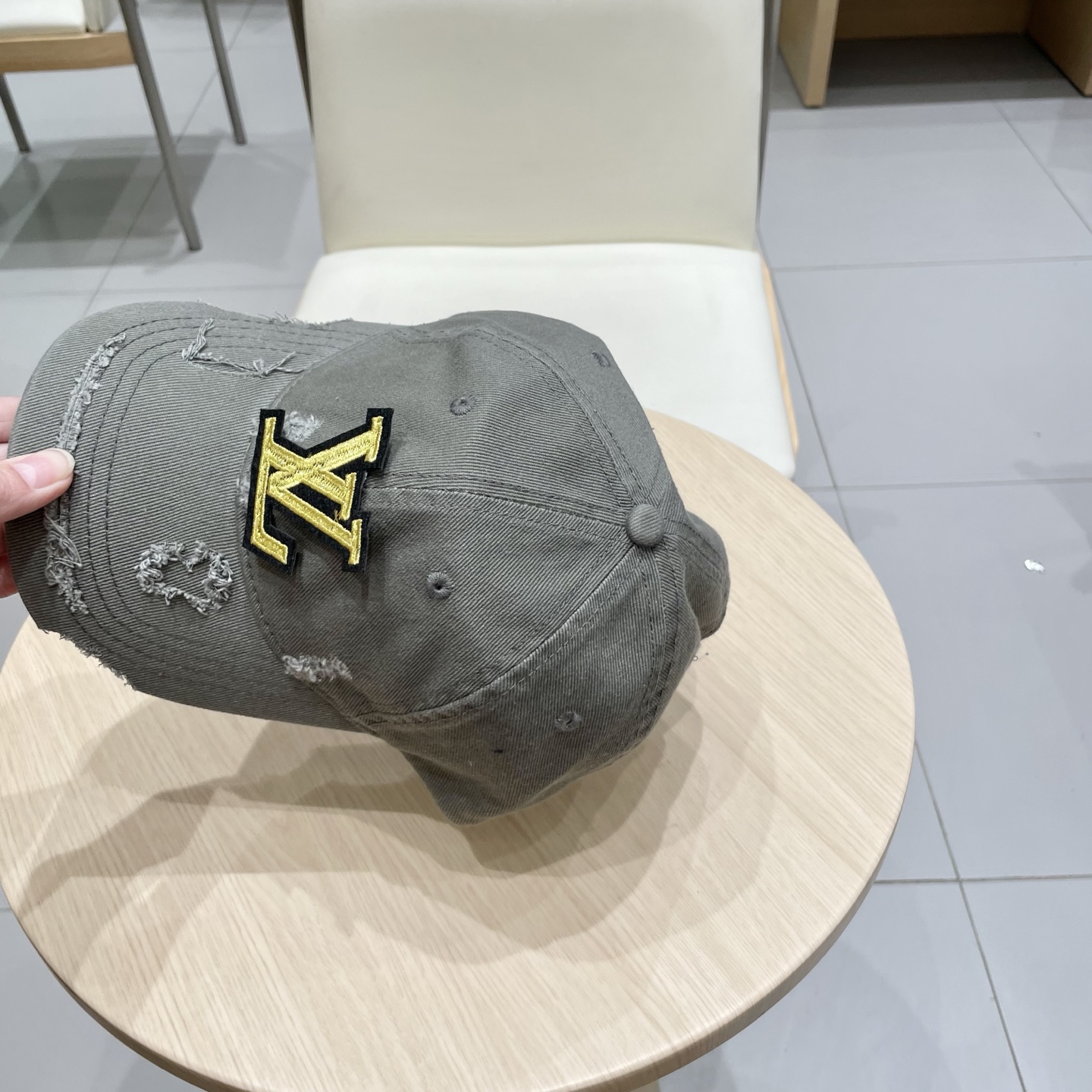 LV路易威登破洞棒球帽🧢轻盈透气。完美版型，独家实物拍摄，男女适用