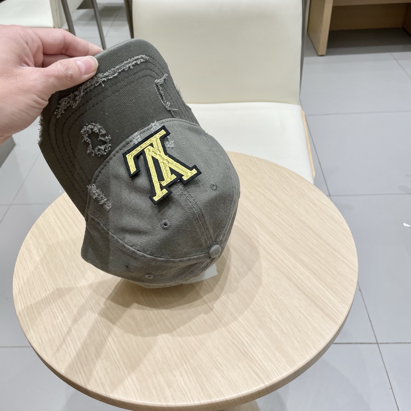 LV路易威登破洞棒球帽🧢轻盈透气。完美版型，独家实物拍摄，男女适用