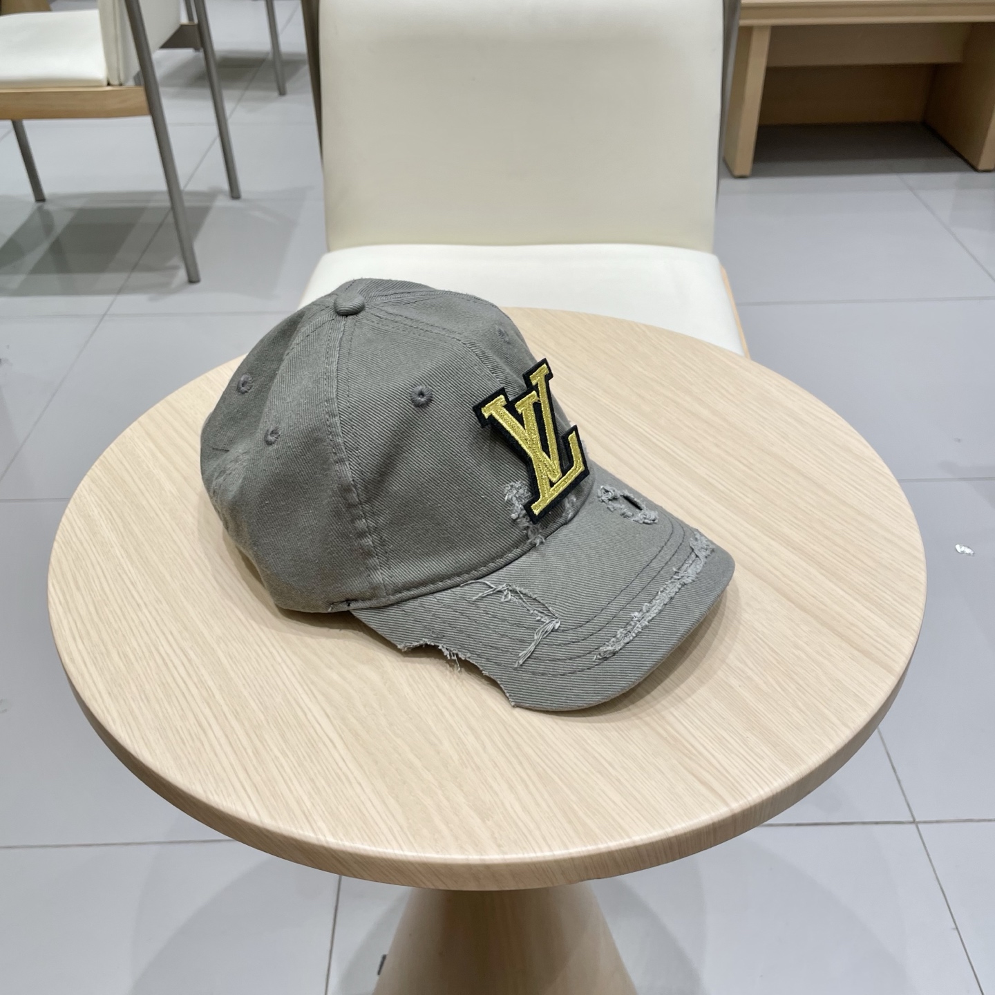 LV路易威登破洞棒球帽🧢轻盈透气。完美版型，独家实物拍摄，男女适用