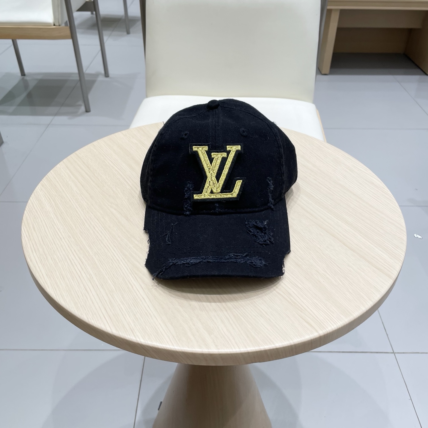 NO:343650,LV Louis Vuitton ripped baseball cap light and breathable. Perfect style, exclusive physical shot, suitable hats for men and women, straw hats, fisherman hats, baseball caps, hats, louis vuitton, louis vuitton, espadrilles, hatsLV路易威登破洞棒球帽轻盈透气.完美版型,独家实物拍摄,男女适用帽子草帽渔夫帽棒球帽,帽子,louis vuitton,louis vuitton,espadrilles,hats,hat