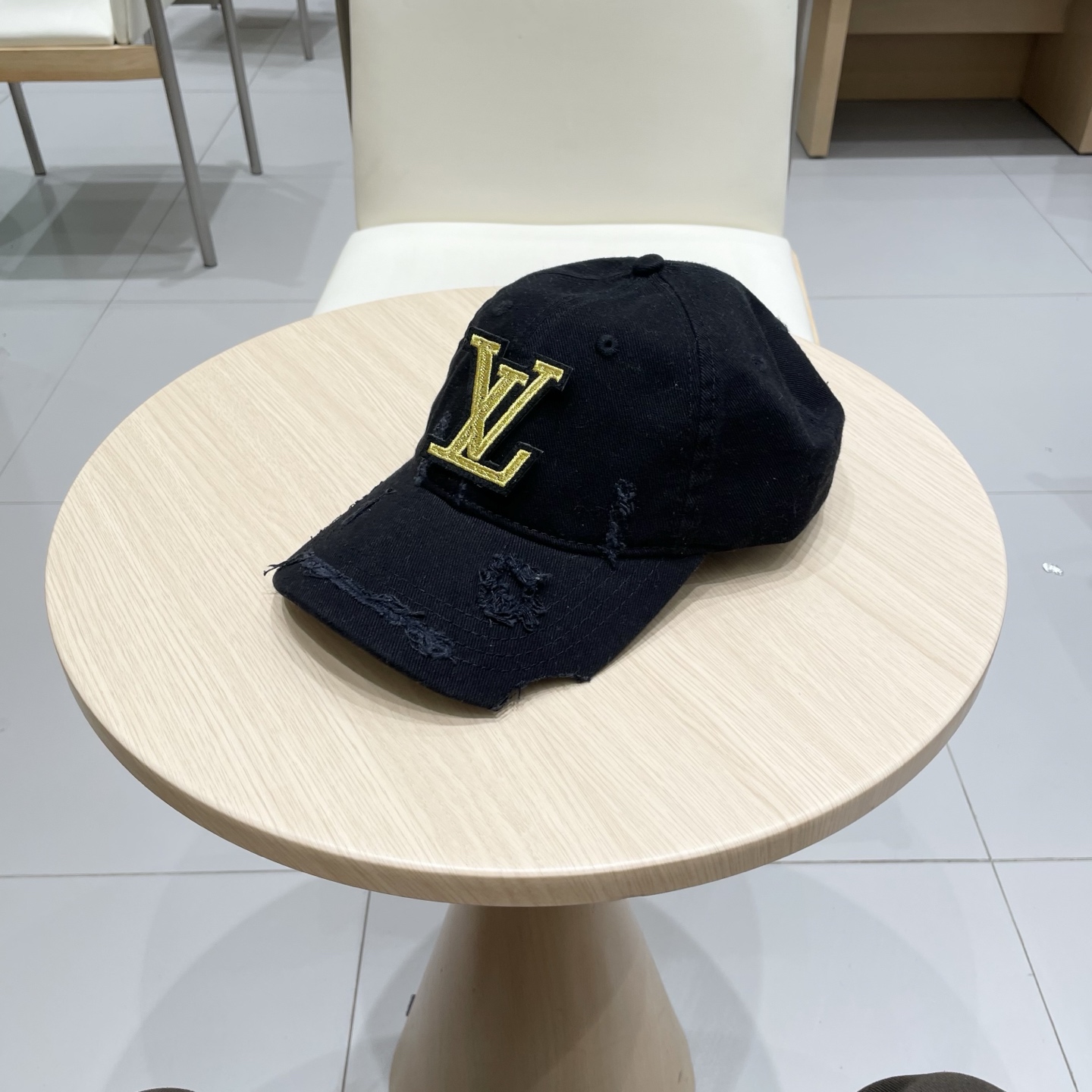 LV路易威登破洞棒球帽🧢轻盈透气。完美版型，独家实物拍摄，男女适用