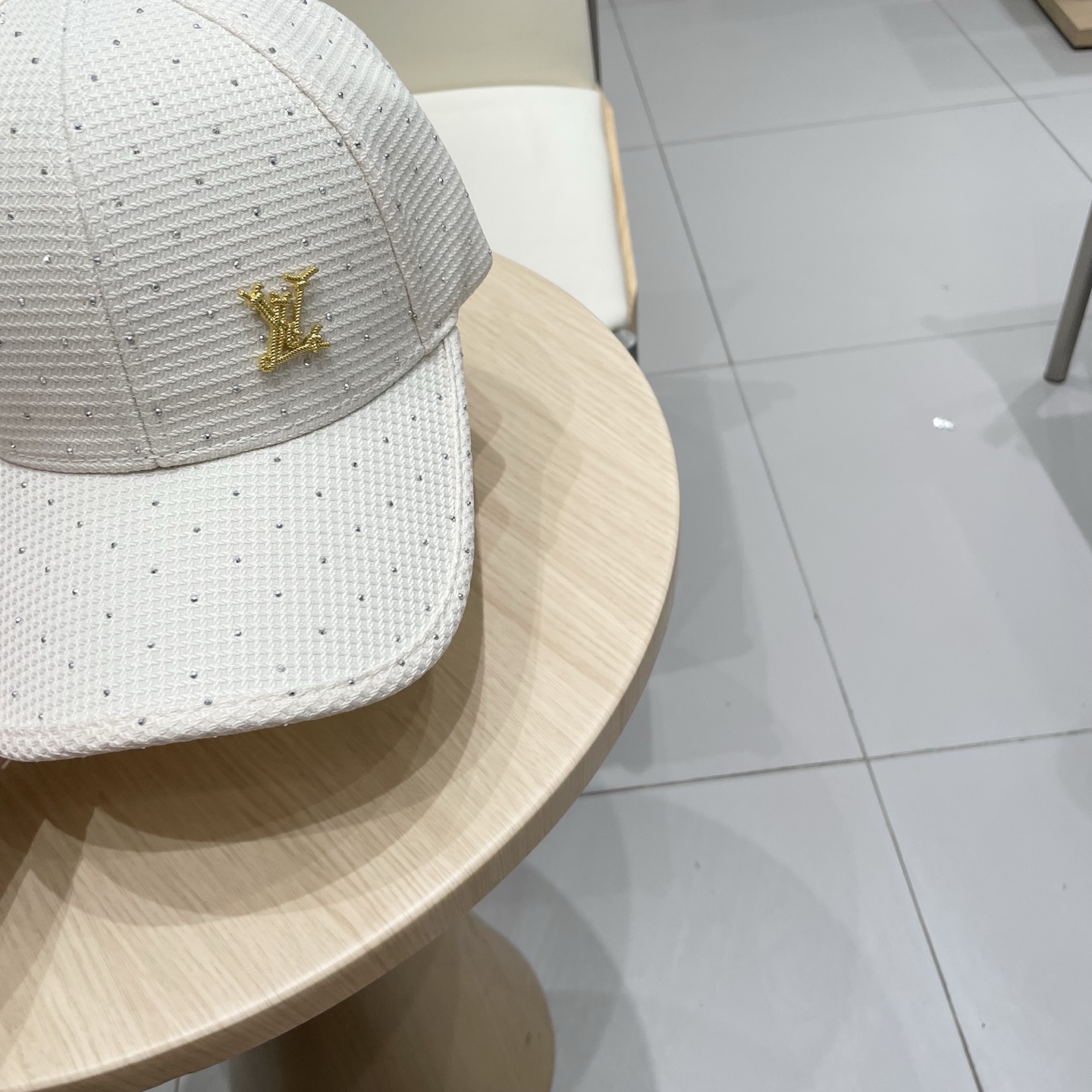 路易威登棒球帽LouisVuitton👒😍新款LV棒球帽，重工打造♥，高端大气，百搭款🤗男女通用！