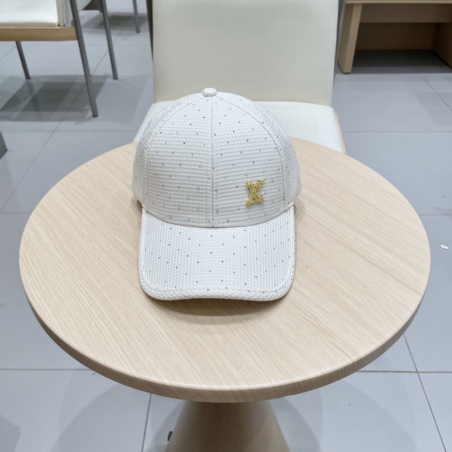 路易威登棒球帽LouisVuitton👒😍新款LV棒球帽，重工打造♥，高端大气，百搭款🤗男女通用！