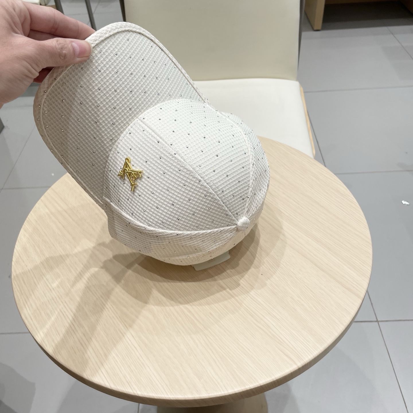路易威登棒球帽LouisVuitton👒😍新款LV棒球帽，重工打造♥，高端大气，百搭款🤗男女通用！
