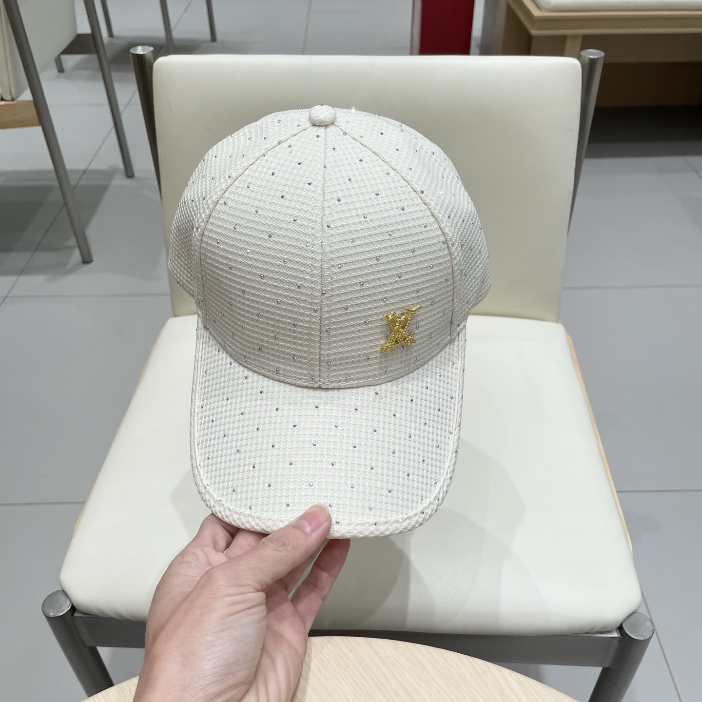 路易威登棒球帽LouisVuitton👒😍新款LV棒球帽，重工打造♥，高端大气，百搭款🤗男女通用！