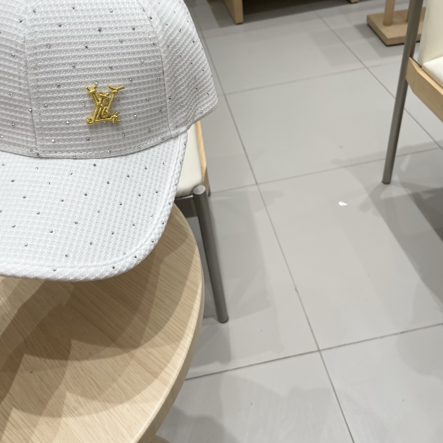 路易威登棒球帽LouisVuitton👒😍新款LV棒球帽，重工打造♥，高端大气，百搭款🤗男女通用！