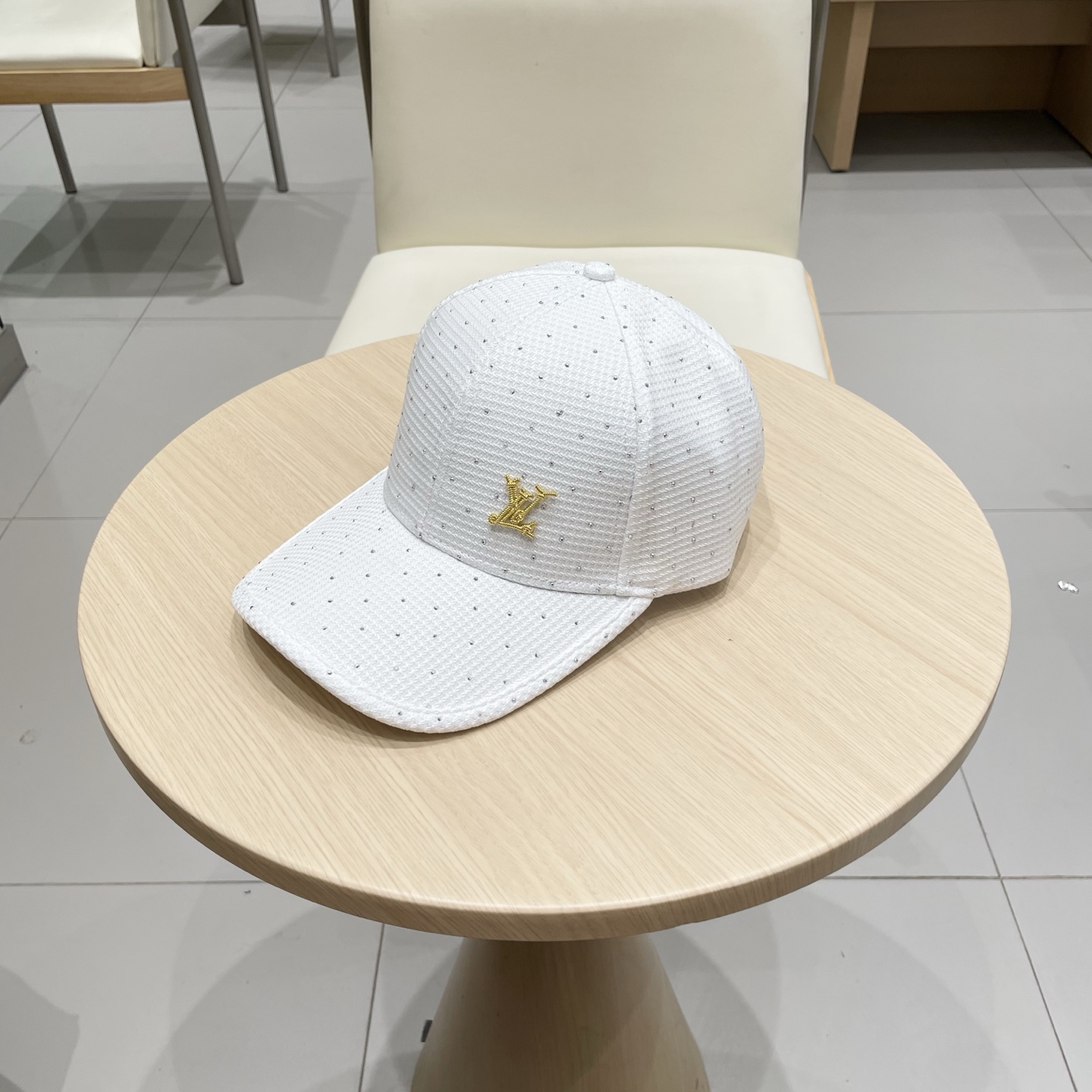 路易威登棒球帽LouisVuitton👒😍新款LV棒球帽，重工打造♥，高端大气，百搭款🤗男女通用！
