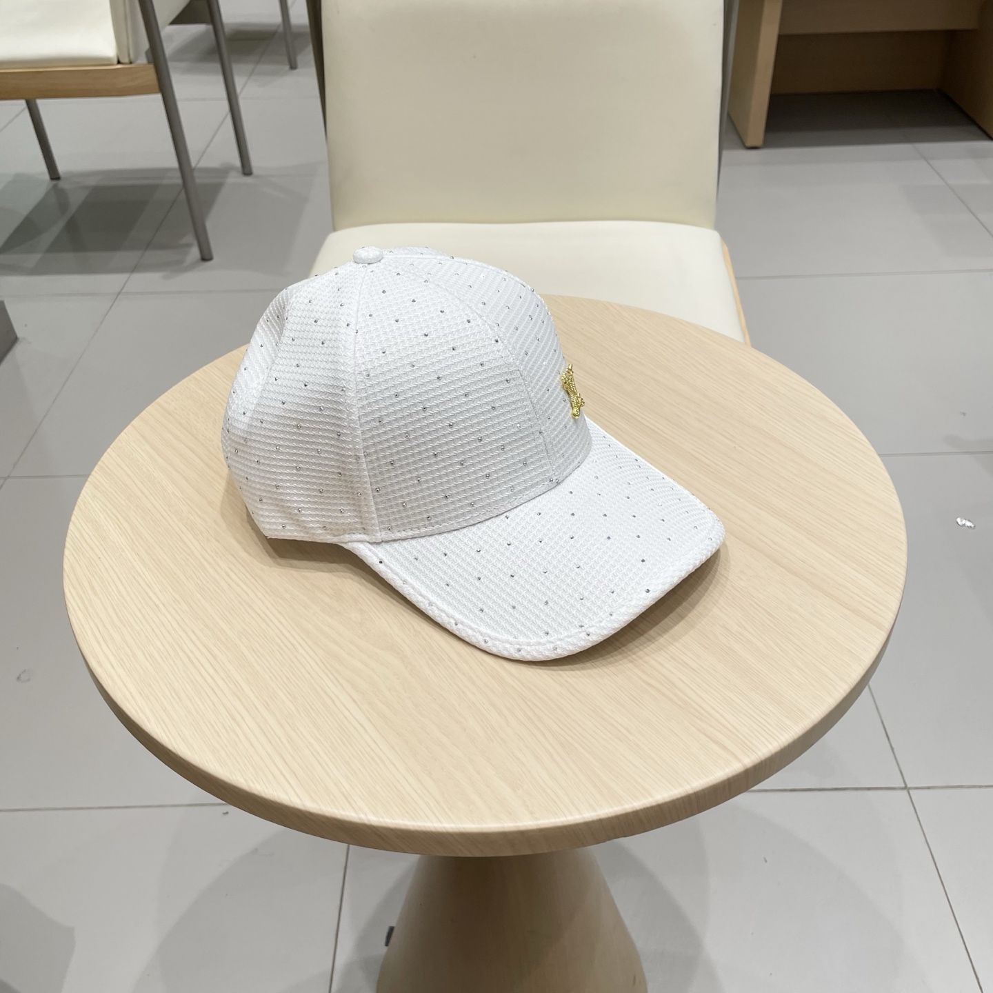 路易威登棒球帽LouisVuitton👒😍新款LV棒球帽，重工打造♥，高端大气，百搭款🤗男女通用！